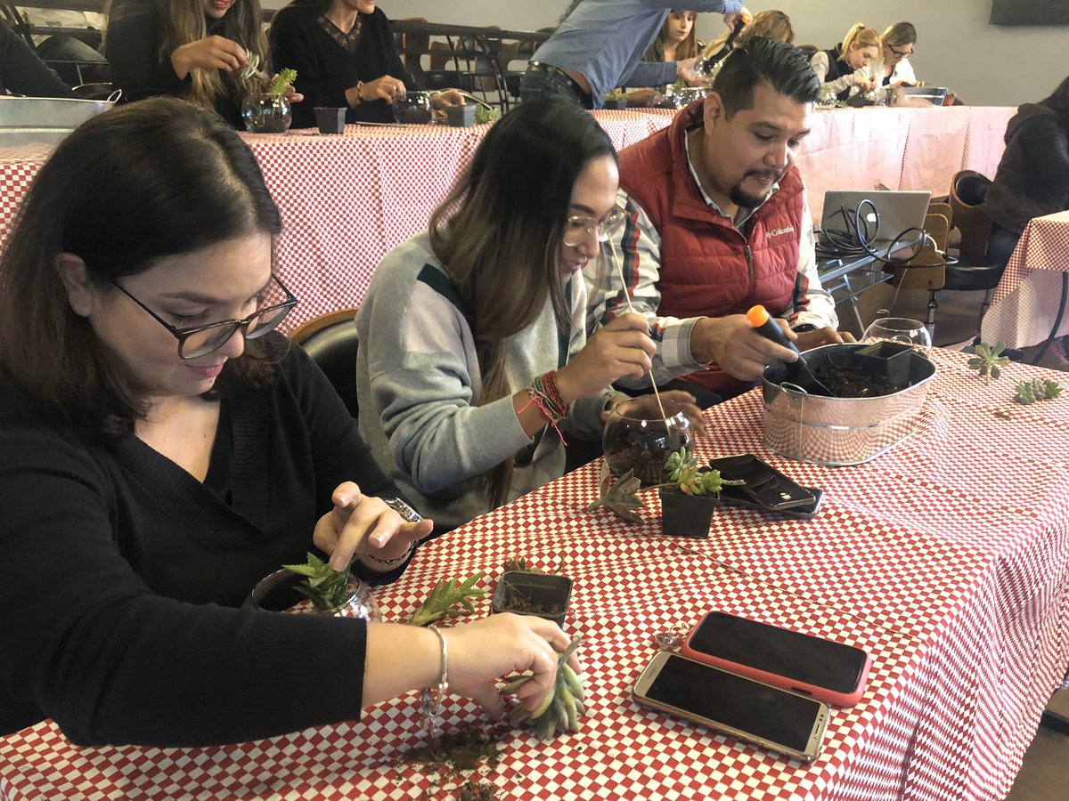 MPI_Mexico's tweet photo. ¡Cerramos con actividades sustentables! 😄♻️
1. Diseño de Terrario y explicación de #plantas en peligro de extinción. @EvSustentables 
2. Construcción de #stands sustentables. ¡Un Gran Lego! con @iguana4studio #PartnersMPI #JuntosSomosMasFuertesMPI https://t.co/kq6D9I1s70
