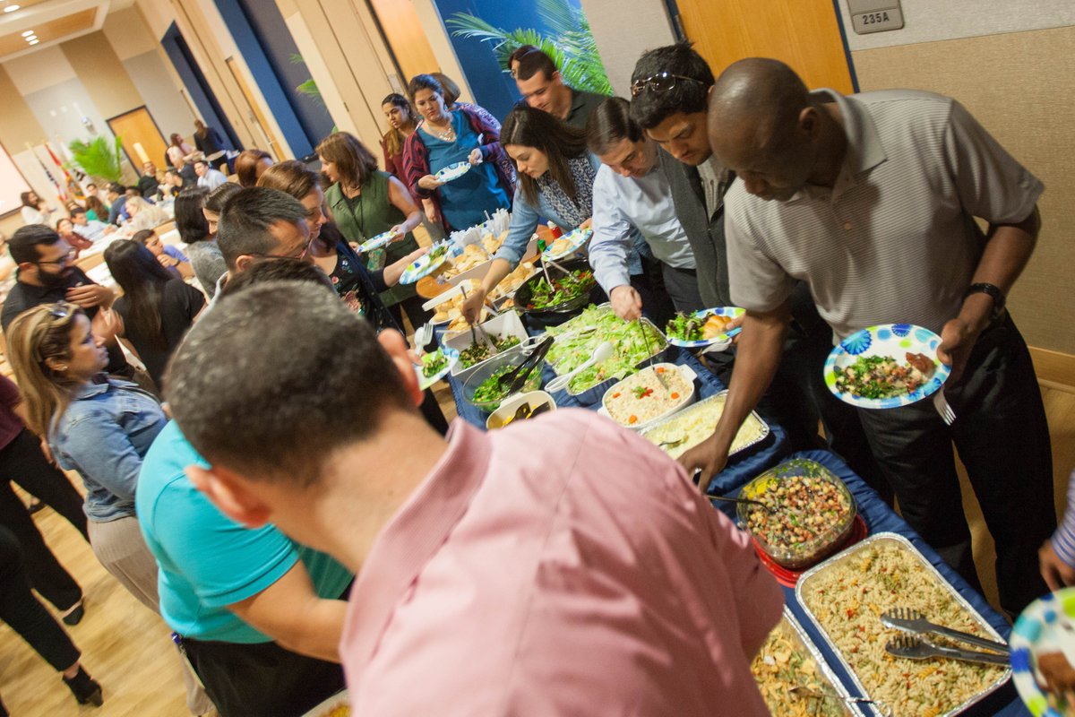 globalFIU's tweet photo. Happy Thanksgiving to all of the students in our Global First Year family! 🦃🥧🍗🍂 We are so grateful to be a part of your incredible journey here at FIU! #thankful #thanksgiving #newtraditions #globalfiu #family 🙏♥️ https://t.co/97v4pxV23M