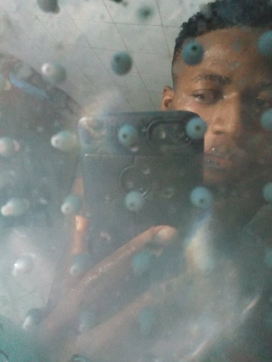 OmisakinAjibol2's tweet photo. #captureyourreflection

I bet no one can guess right where I got my reflection. @JoshuaAdedeji4  don't talk - already told you. https://t.co/hJwzAYZvVp