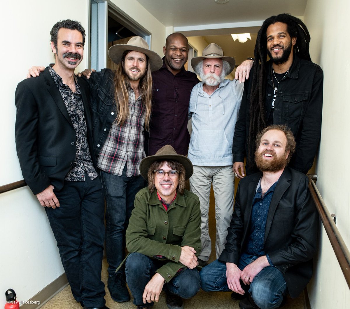 BobWeir's tweet photo. Found a few friends at @SweetwaterMV last night! Always a great time playing at the @MusicHealsInt benefit show.

📸: @jayblakesberg https://t.co/PaWKxrsA8c