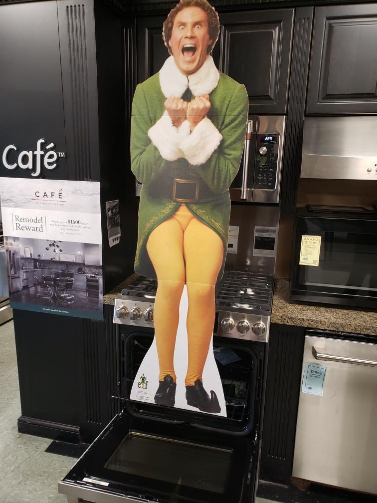 ABCDISCOUNT's tweet image. Look 👀 who just stopped by! Our very own “elf on the shelf” ⁦@GE_Appliances⁩ ⁦@IndWeStand⁩ ⁦@BuyLocalBill⁩ ⁦@greg_busa⁩ ⁦@Slantman62⁩ #shopsmall