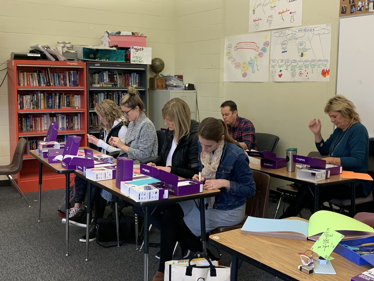 roseb392's tweet photo. @littleBits #littleBits #makingChangemakers Teachers became learners for November PD. #losdlogic https://t.co/rrYGnKLreL