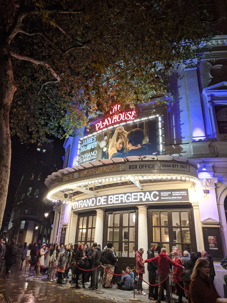 ToTheMoonUK's tweet photo. #CyranoWestEnd @JamieLloydCo is sooooooo achingly ❄️. And yet ridiculously 🔥. #intervaltweet #wordsfailus https://t.co/Avm4EGIjLQ