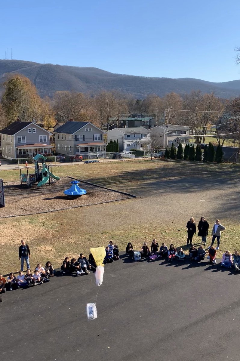 beccanson's tweet image. 5th Grade Egg Drop #FutureEngineers  #SouthAveElem