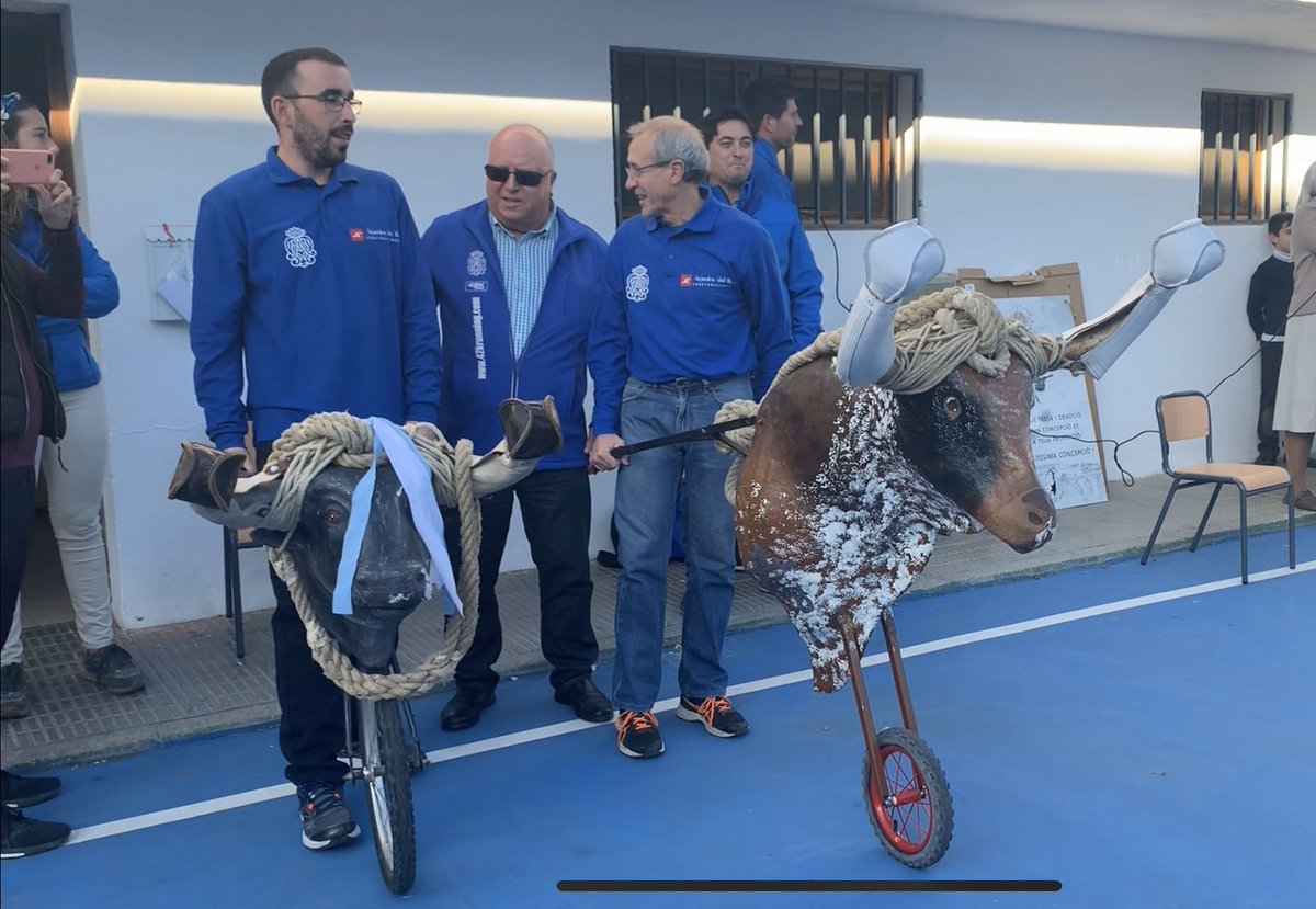 pmariaontinyent's tweet photo. Gràcies pel temps que dedique, pels esglais i pels somriure que feu traure a cada xiquet! 

Va bou!〰️🐂

#pmariaontinyent #pmaria #purezademaria #bou19 #ontinyent #boupurisima https://t.co/wSZUQZ8pTV