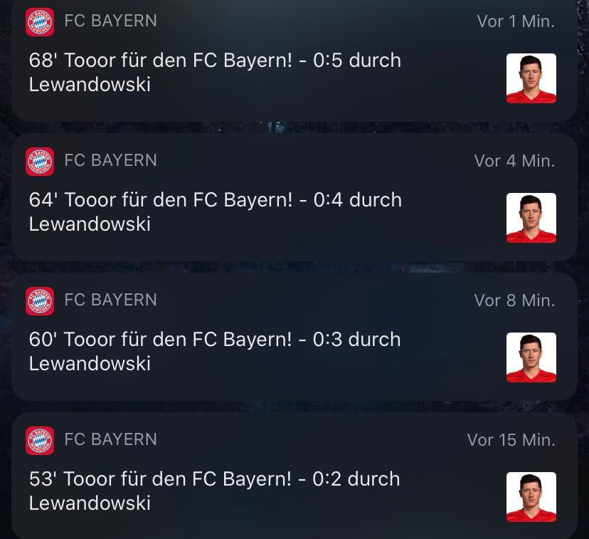 FCBayern's tweet photo. 👀 https://t.co/5p5PGrAMhK