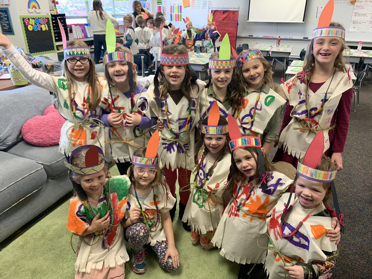 Merrell1stGrade's tweet photo. The First Grade Feast 🧡🧡🧡 Love helping them create these memories!! 🦃🍽🥐❤️ https://t.co/ANH0avDpYz