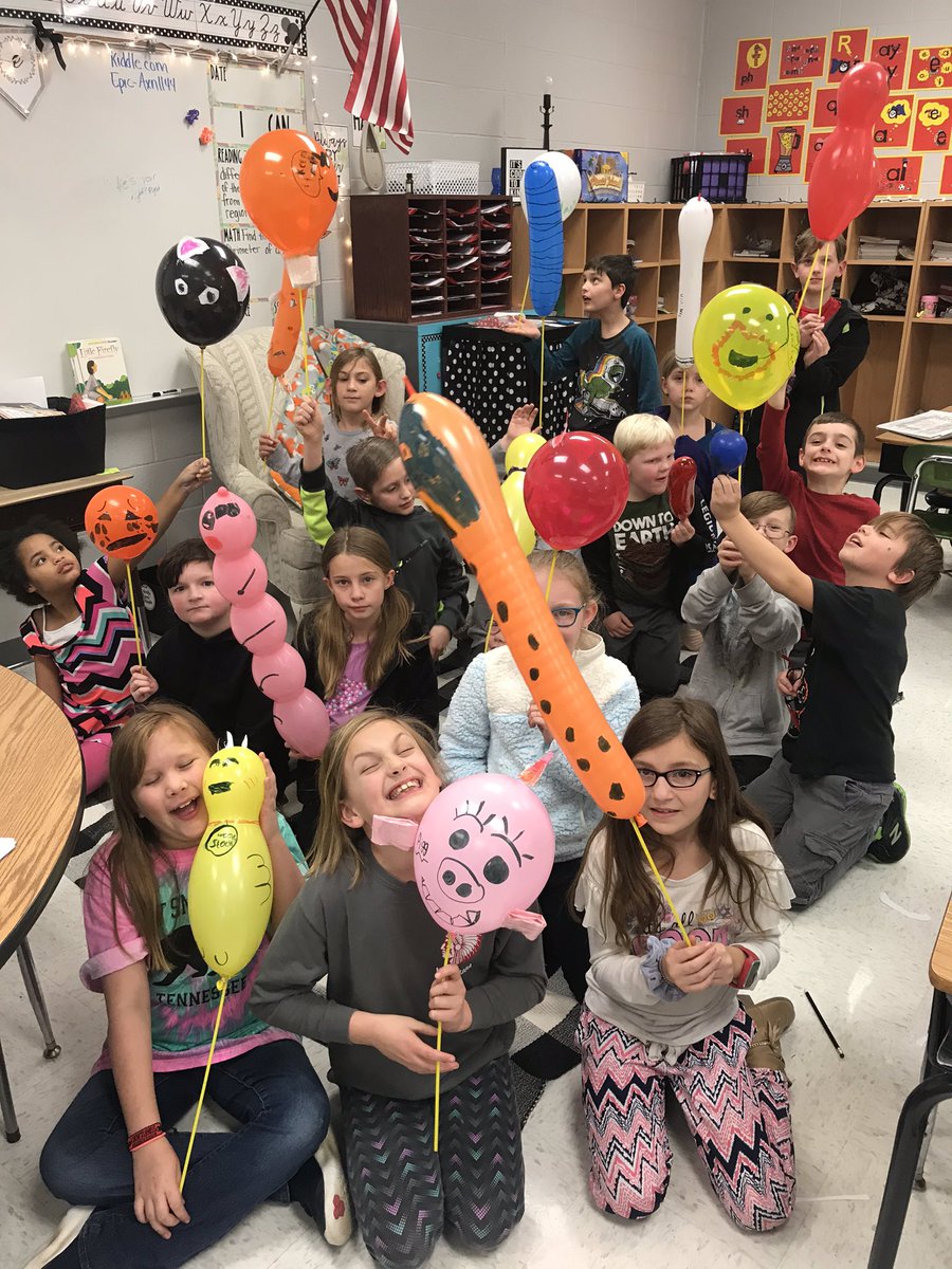 M87Chelsie's tweet photo. We read “Balloons Over Broadway”. Talked about the character traits of Tony Sarg, channeled our inner Tony Sarg and made our own balloons for the “Macy’s Thanksgiving a day Parade”.   We had a blast!!!  One of my favorite books and activities. https://t.co/171l6jG9xN