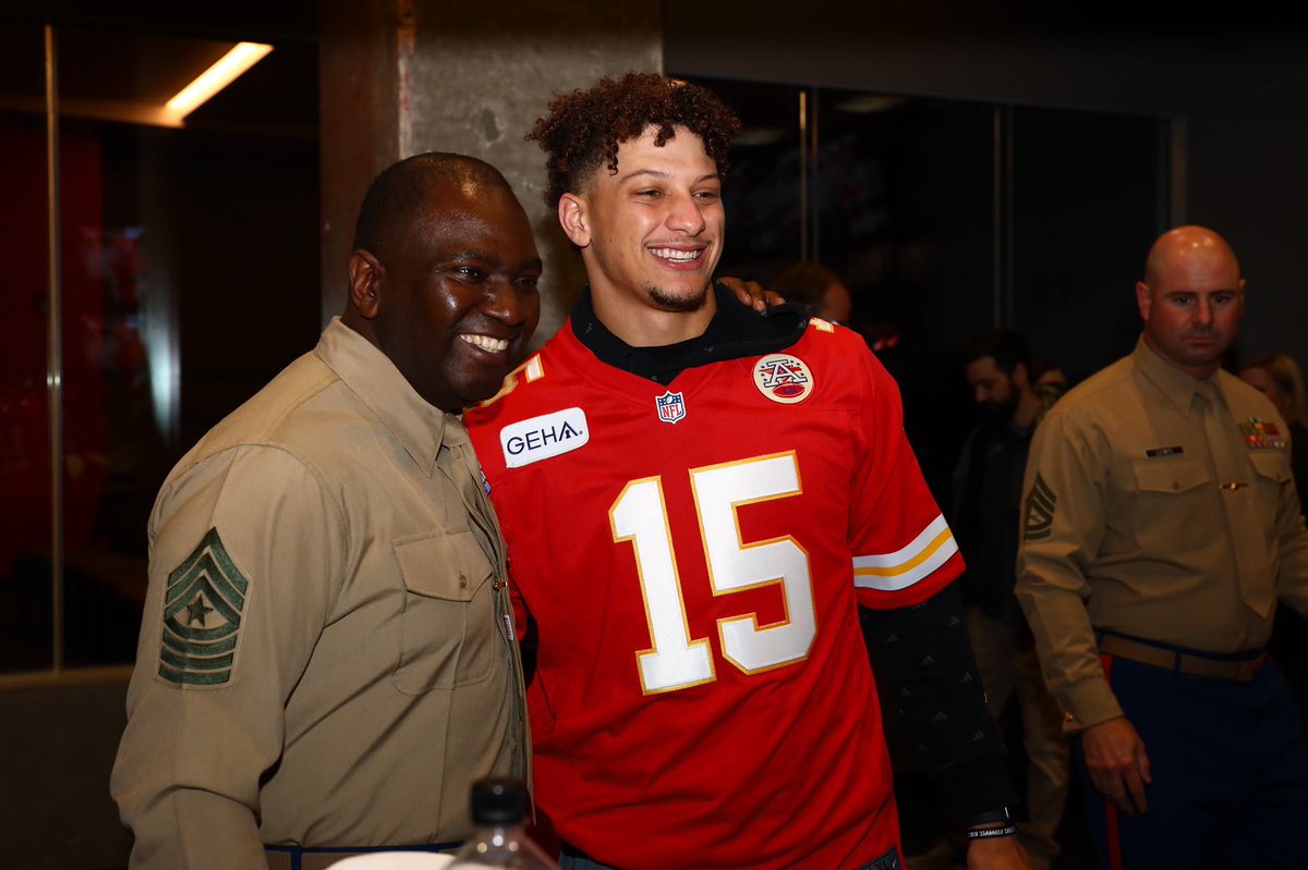 KCChiefs_Matt's tweet photo. .@PatrickMahomes, @tkelce and Kyle Shurmur spent part of this afternoon hanging out with local Marines and playing some Madden ahead of the annual Toys for Tots drive at Arrowhead on Sunday.
For some of them, it was their first time ever visiting Arrowhead.
#ChiefsHuddlefor100 https://t.co/DytXnP7P4d
