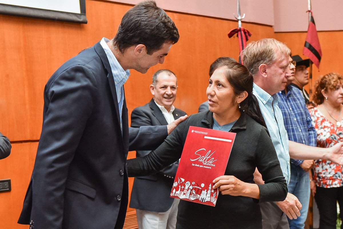 Entregamos 120 cheques a nuevos emprendedores que presentaron proyectos del Fondo Ciudadano de Desarrollo Cultural, que se suman a los más de 1.200 que ya están trabajando en toda Salta promoviendo nuestra cultura, y que buscan es poder modificar el medio en el que se mueven