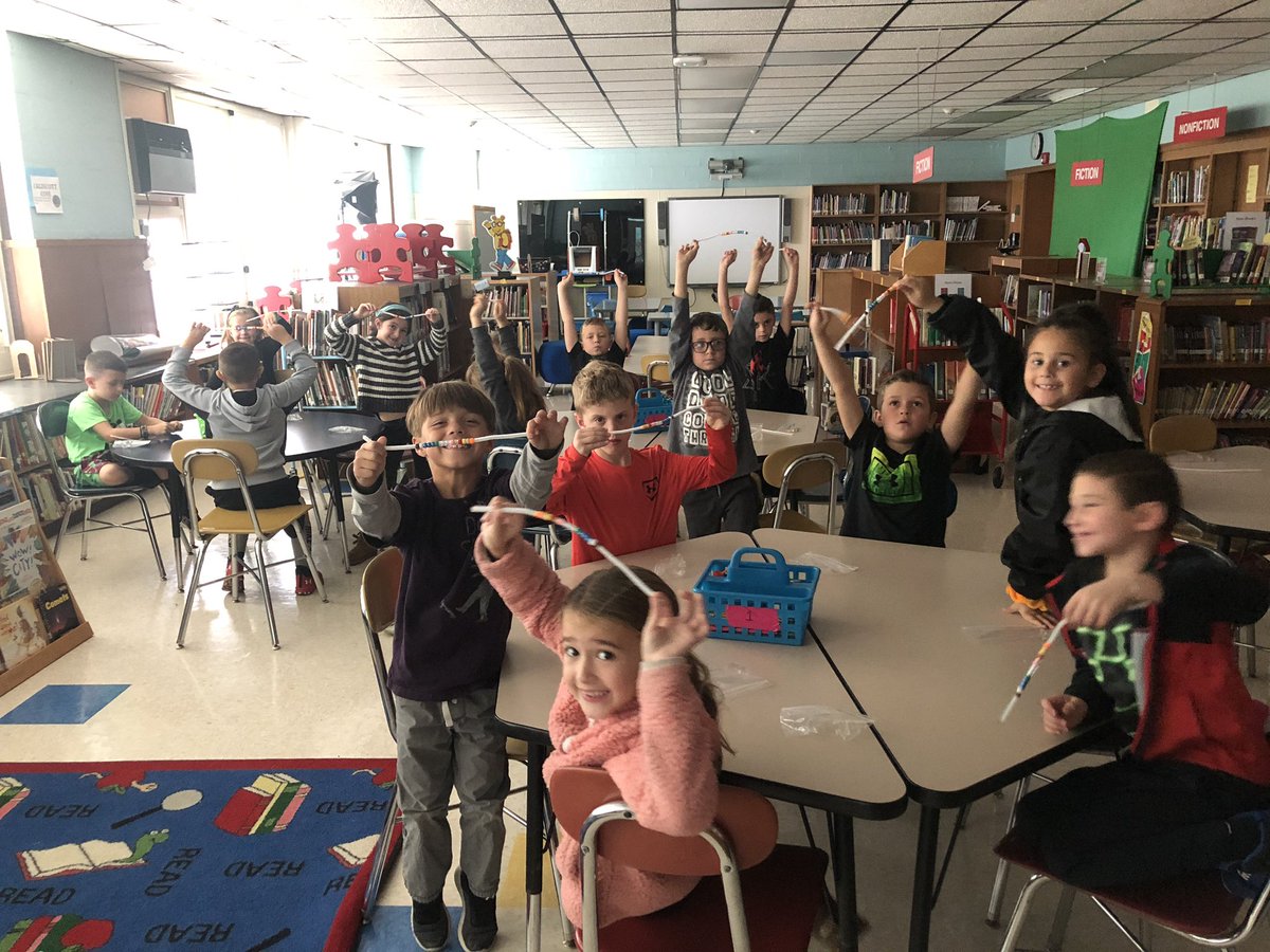tgonzalezread's tweet photo. @RJLMassapequa library @fieldtripzoom w/2nd graders @plimoth creating color coded story bracelets to retell the story. https://t.co/Wd5kTGODeU