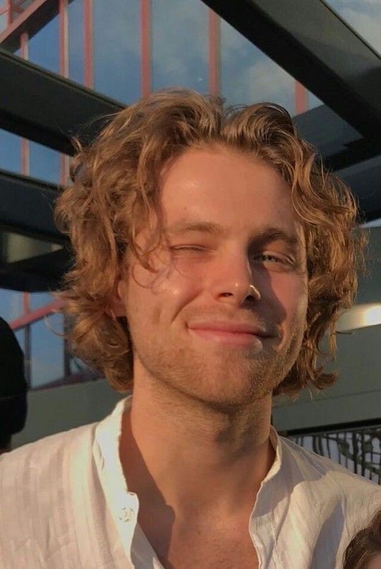 lxlarose's tweet photo. Este tweet se comenta con sus fotos favoritas de Luke Hemmings y los hagstags #RealBandsSaveFans
&amp;
#RealFansSaveBands

5 Seconds of Summer merece más reconocimiento https://t.co/WXie4l7kgO