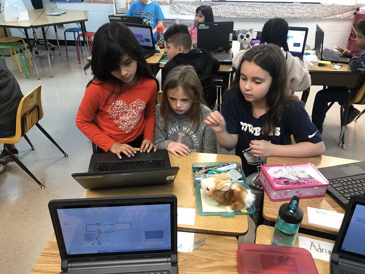 MissFrischkorn's tweet photo. Third graders were mind blown by Google Slides! #teachergoals #edtech #gettingtechiewithit #roundisfamily @roundraccoons @mymcpsva https://t.co/FU99a1hXiZ