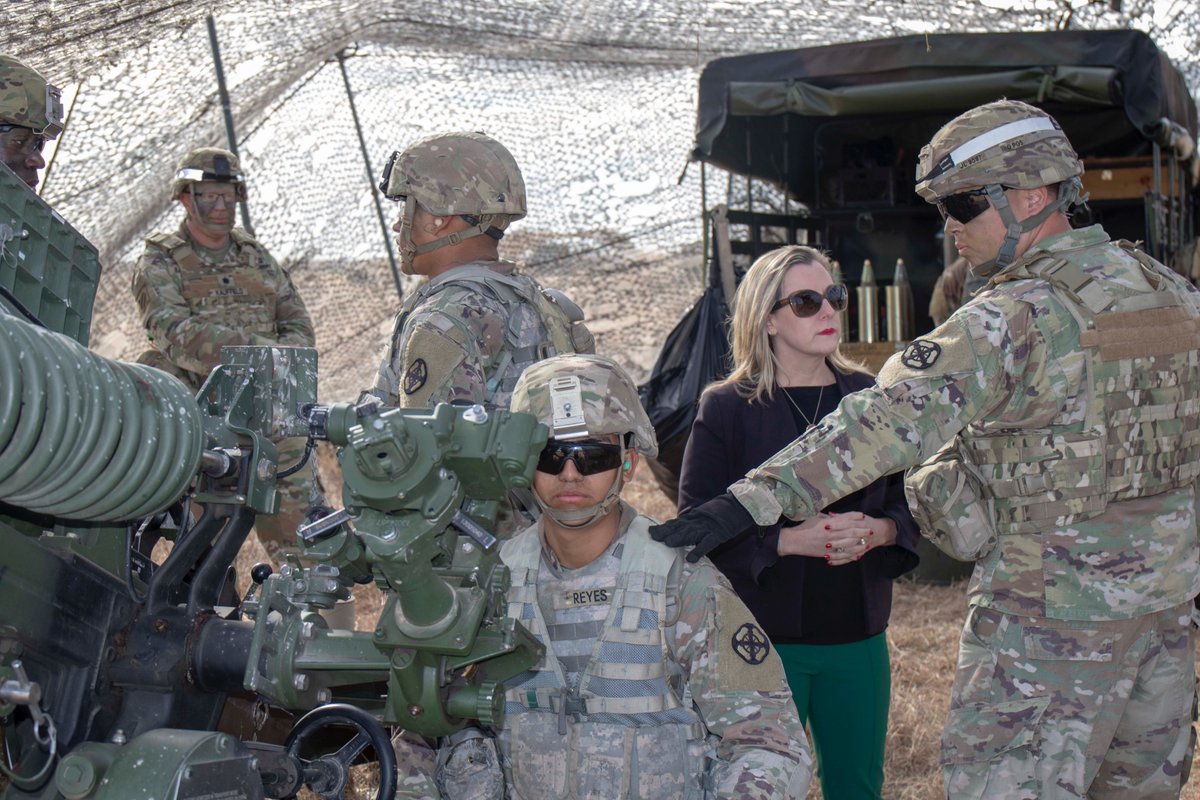 USArmyFortSill's tweet image. Congresswoman Kendra Horn, the U.S. Representative for Oklahoma's 5th congressional district, visited Fort Sill 25 November and met with senior leaders and Soldiers. 
(Photos by Jessica Tackaberry) 
@6_fires @FCoE_CSM @RepKendraHorn