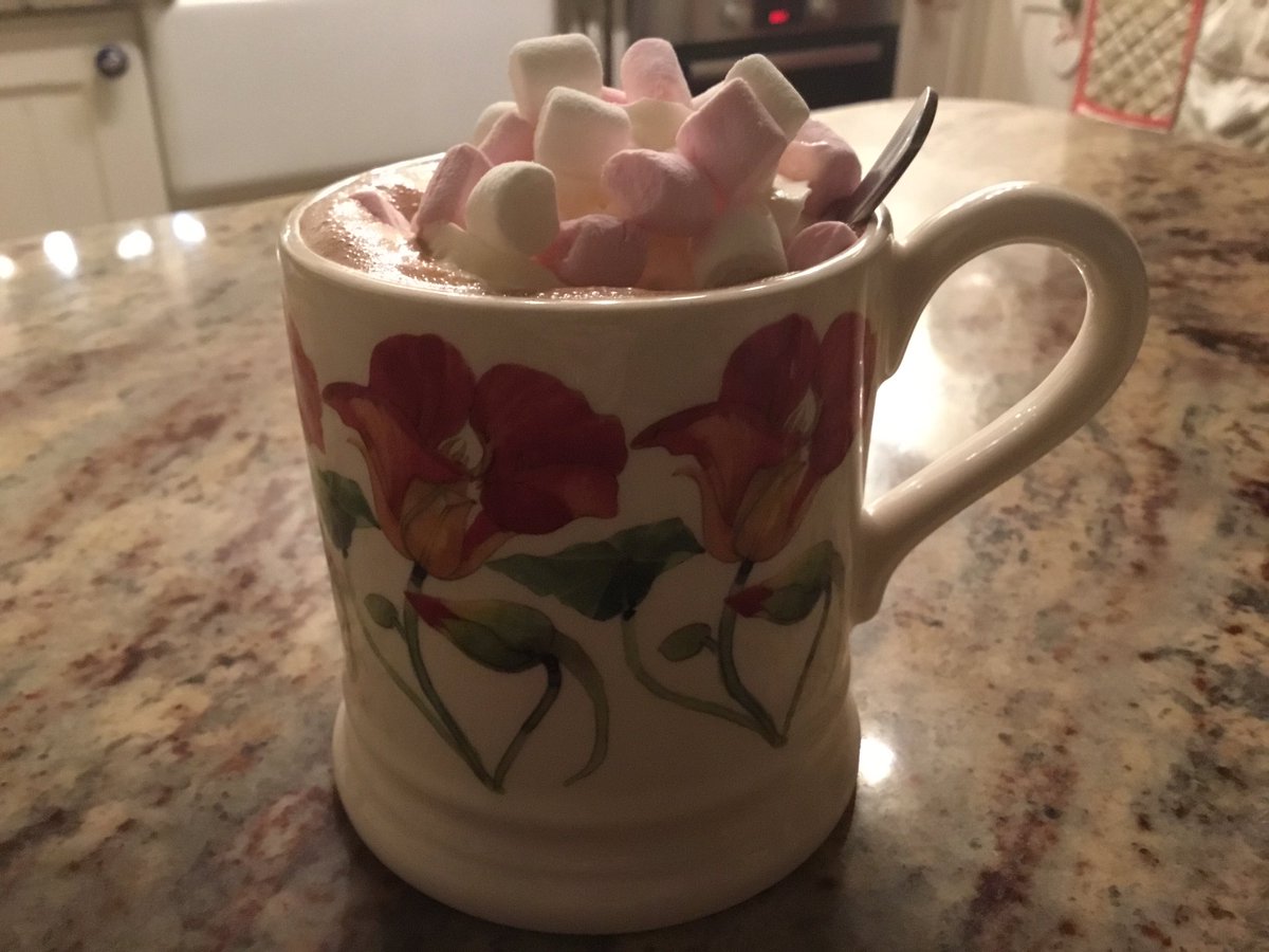 juliatetley's tweet photo. Done two tough massage treatments this evening....I deserve this! #AchingBack #AchingFingers #EmmaBridgewater #HotChocolate #SquirtyCream #Marshmallows https://t.co/VZgFuEJ9nm