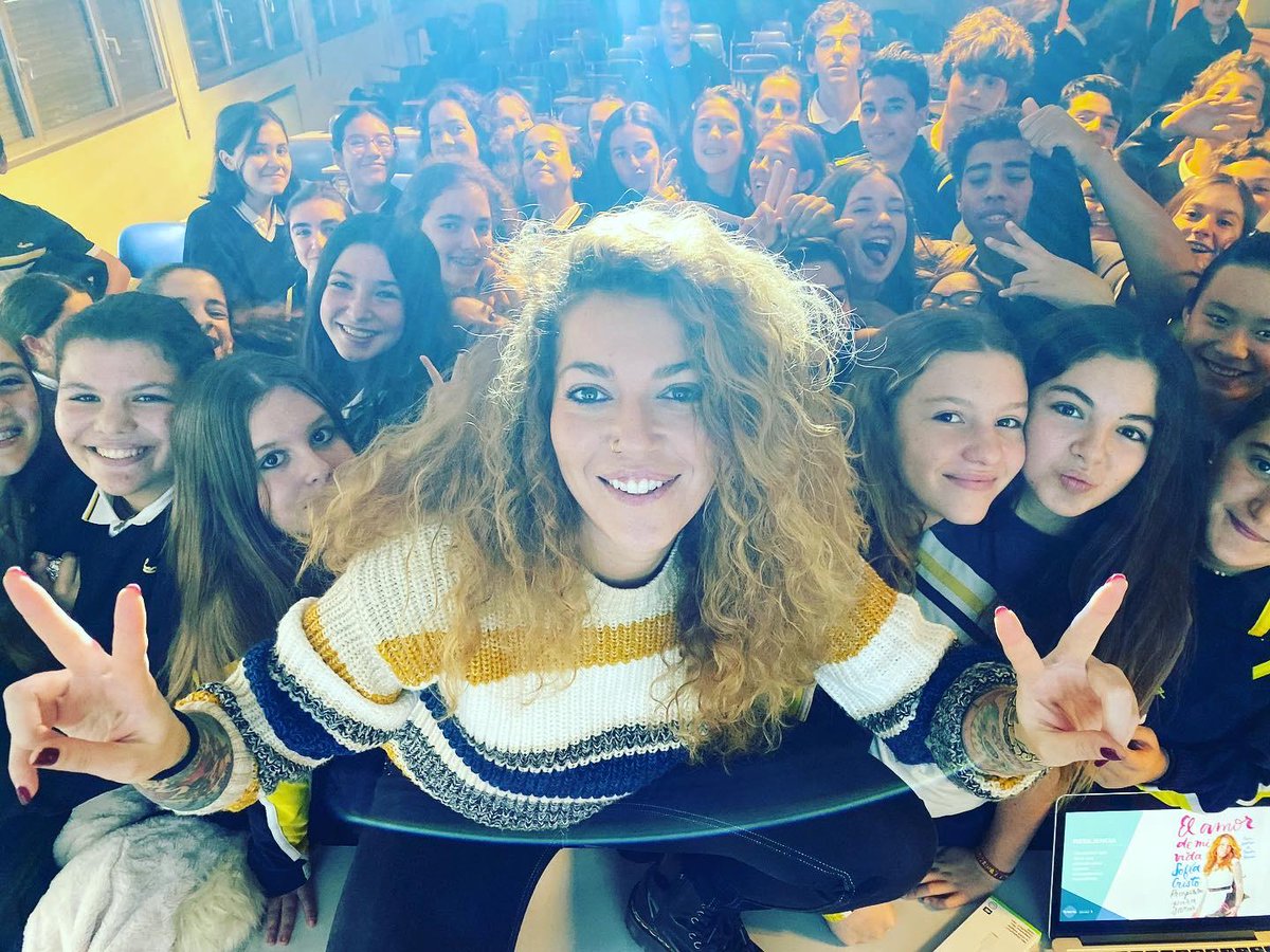 TrioraSpain's tweet photo. Hoy hemos estado con @Sofia_Deejay en el colegio San José de Cluny de Pozuelo. Increíbe como conecta con los chavales y consigue sacar cosas increíbles!! Siguiente parada mañana en la Escuea Pérez Iborra en BCN. #ElMomentoEsAhora #LibredeAdicciones #TrioraSpain #ModeloTriora https://t.co/w5glQE6Tjv
