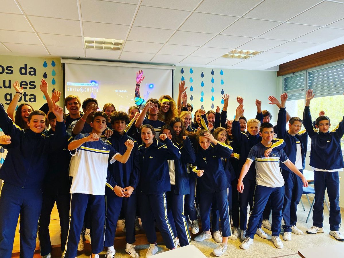 TrioraSpain's tweet photo. Hoy hemos estado con @Sofia_Deejay en el colegio San José de Cluny de Pozuelo. Increíbe como conecta con los chavales y consigue sacar cosas increíbles!! Siguiente parada mañana en la Escuea Pérez Iborra en BCN. #ElMomentoEsAhora #LibredeAdicciones #TrioraSpain #ModeloTriora https://t.co/w5glQE6Tjv