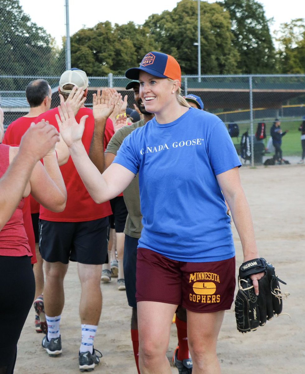 underdogseattle's tweet photo. Perks of North Greenlake softball? Turf fields, lights, covered dugouts, and, dare we say it, FREE PARKING. What more could you want?
Leagues start 1/6. Run don’t walk!
#UnderdogSeattle #MoreFriendsMoreFun https://t.co/RUvB46EOzv