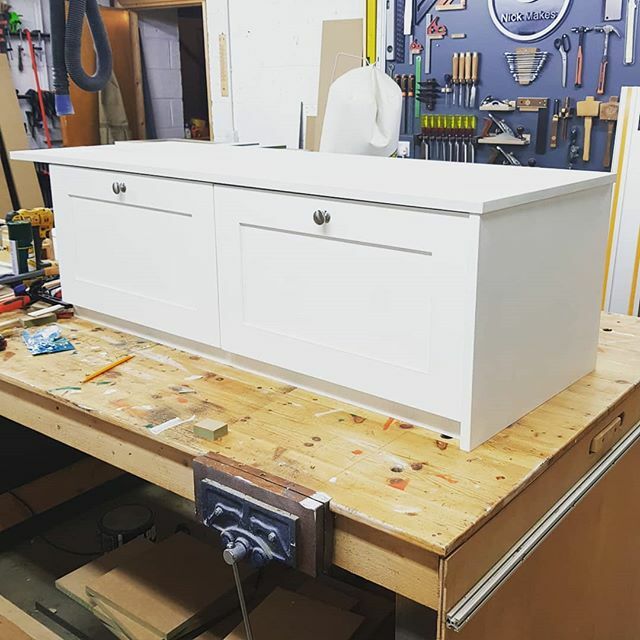 Happy to say this bit of the project is a wrap, ready for fitting 👍👍
.
.
#diy #madeinireland #irish #Woodworking #woodworker #woodwork #DIY #DoItYourself #woodshop #Workshop #tools #powertools #handtools #Custommade #maker #make #makersmovement #made… ift.tt/2qCettv