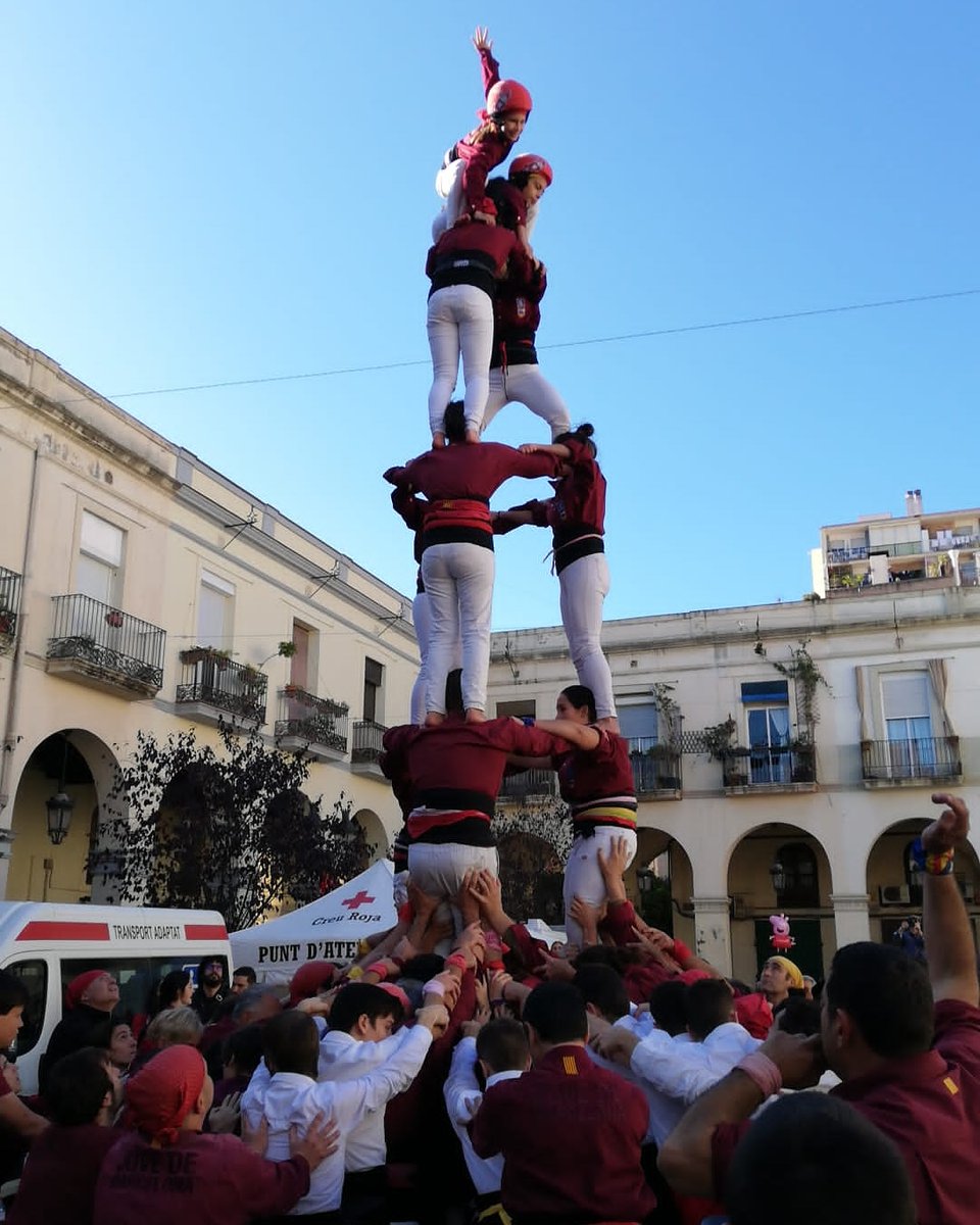 A la última diada d'aquesta temporada que va ser aquest diumenge vam fer: pd4, 4d6, 3d6, 3d6p, pd4 i 2pd3 de canalla. Moltíssimes gràcies per l'ajuda i l'ambient a plaça a <a href="/jovedebarcelona/">Colla Castellera Jove de Barcelona</a> <a href="/CastellersRubi/">Castellers de Rubí</a> @Esquerdats