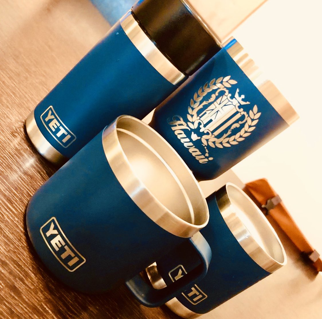 Peco Style ペコスタ Yetiのネイビーなやつら お気に入りです Yeticoolers Yeti ランブラーローボール ランブラータンブラー30oz ランブラーマグ ランブラー12ozボトル キャンプギア Camp Camping キャンプ キャンパー Outdoor