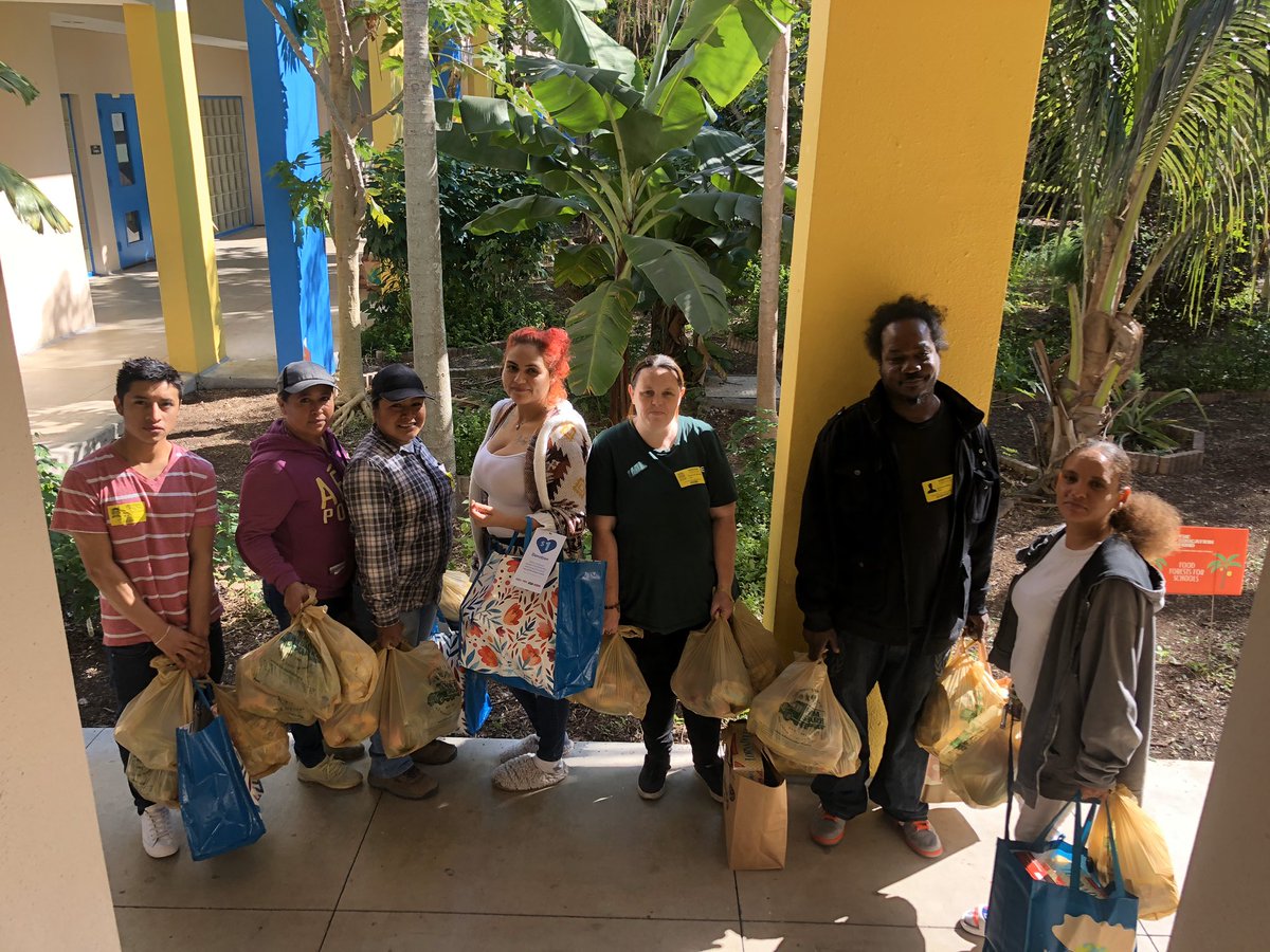 LCSjaguars's tweet photo. Our LCS families had an amazing opportunity to participate in our Annual Thanksgiving Giveaway, sponsored by #Angelshares. Our families received fresh veggies, fruits, desserts, and more! From our Jaguar family to yours: Happy Thanksgiving! https://t.co/AHdurbz72z