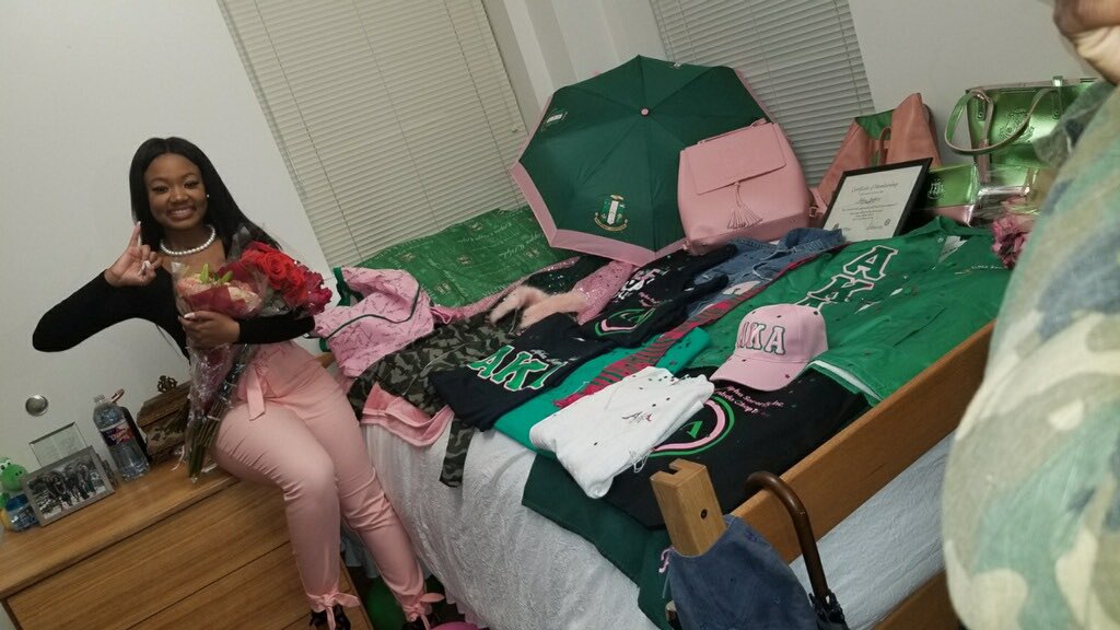 jackson_mikea's tweet image. It is a SERIOUS MATTER to be an AKA so you will now refer to me as Kompelling 💚💖
#Fall19 #Tr3Club #KeepingUpWithKL