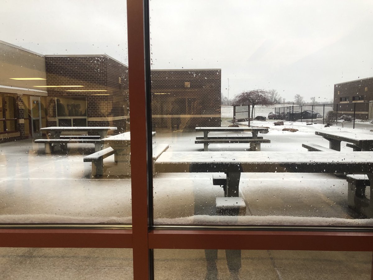 SydneyThroop's tweet photo. Even though it looks a little snowy out (2nd photo), we’ve got an AMAZING volunteer crew ready to go tonight in Sioux City (1st photo)! Go #RegionWON!
cc: @JohnScian, @HannahRehm2, @mbaldovino_pfa and the rest of this stellar crew! https://t.co/e3i2suJaRp