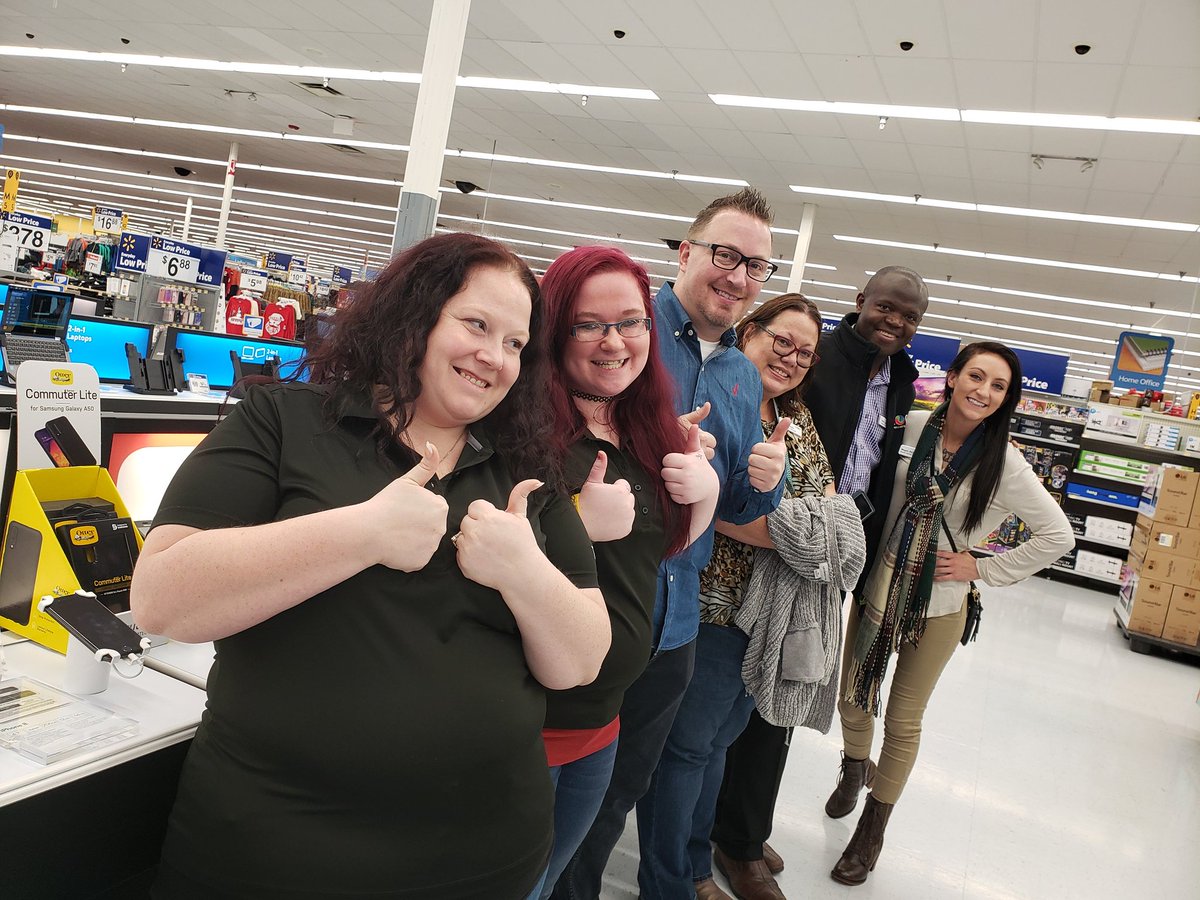 felixleshey's tweet photo. Great team of #mobiletechnology and Department associates in Mattoon and Effingham Illinois ready for Annual Event #blackfridaydeals #walmart https://t.co/uqe3o2na0O