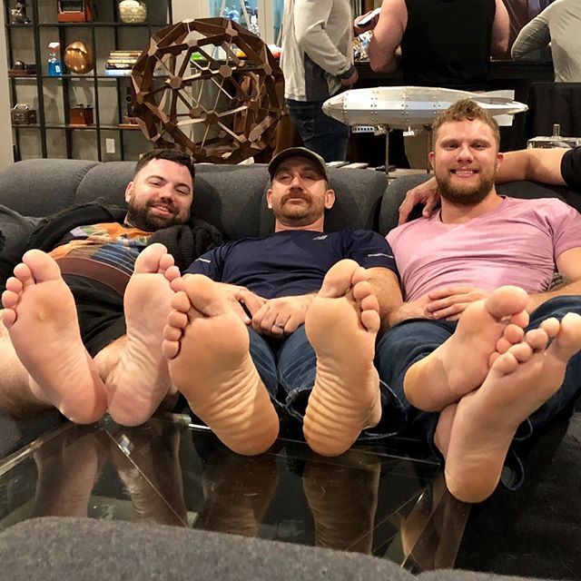 bearfootdad's tweet photo. 3 times better

#feetdom #feetfetish #footfetısh #guyfeet #gayfeet #malefeet #findom #cashpigs #paypig #moneyslave #larbin https://t.co/p6mYSHr5lb