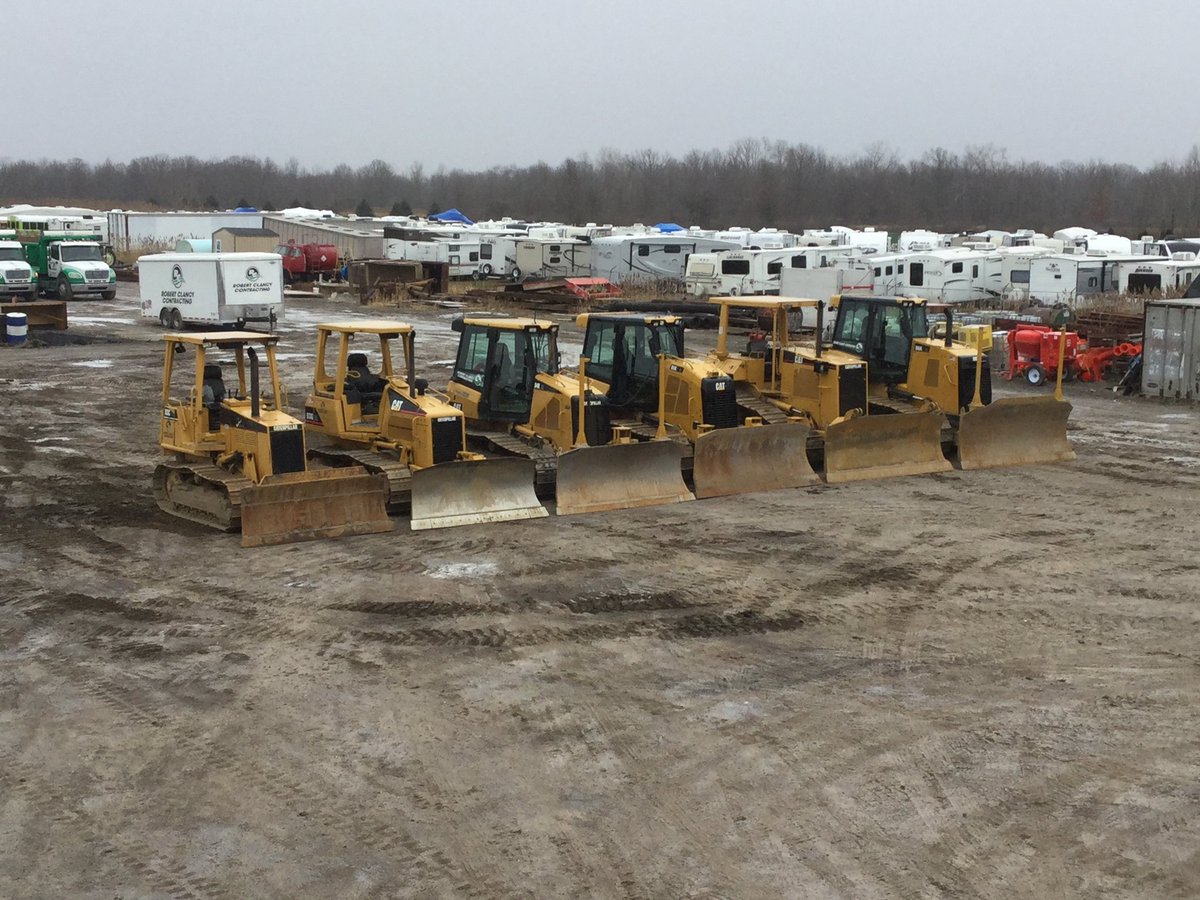 RobertClancyInc's tweet photo. Robert Clancy Contracting Inc Has A Wide Variety Of Bulldozers To Tackle Any Size Job. No Job To Big, No Job To Small, We Grade It All To Perfection.

#excavation #undergroundutilities #sitework #demolition #trucking #grading #robertclancycontracting #rcc #michiganbuilders #dozer https://t.co/IofHilJI1n