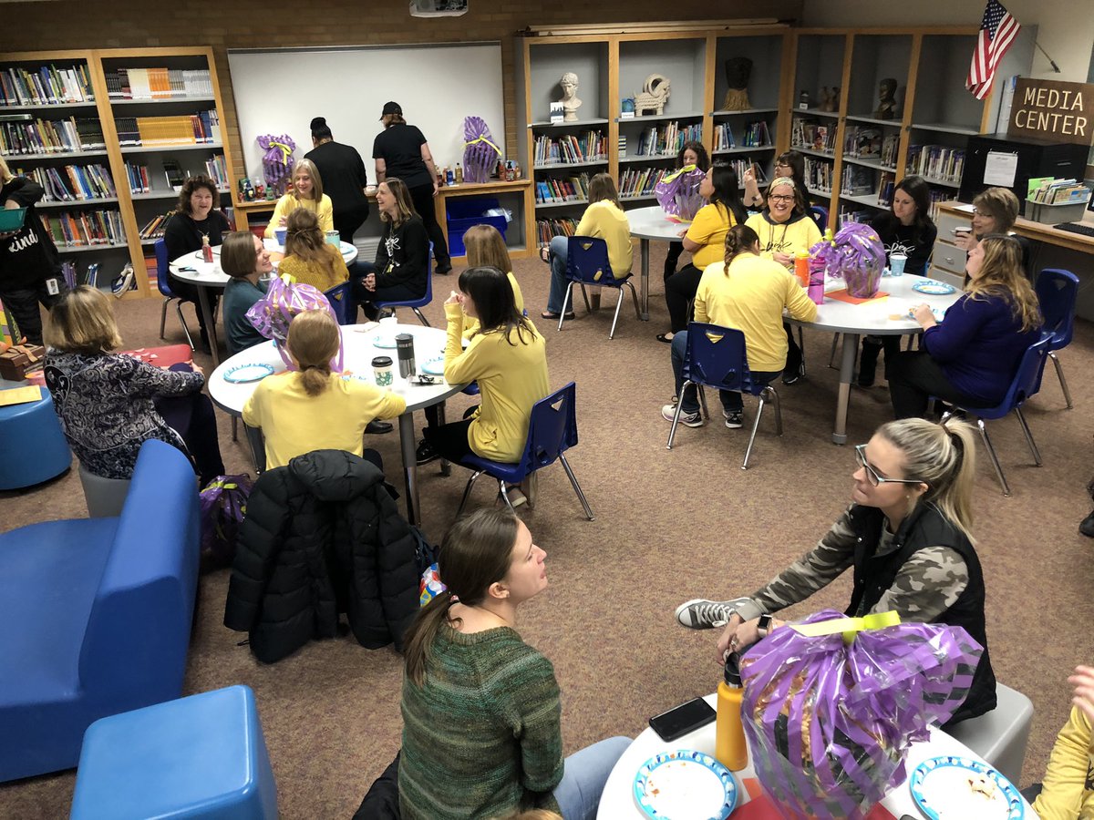 SonnesynEl's tweet image. The Sonnesyn staff were able to spend some time this morning in fellowship with one another before we leave each other for a few days to spend time with our families.  @WardLeia @ISD281 #beecommunity