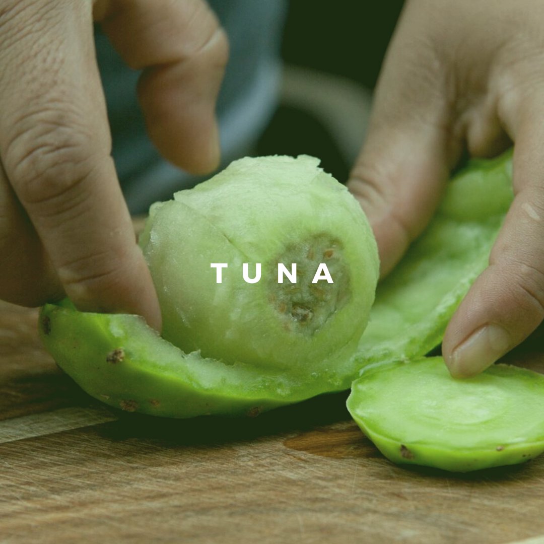 La #tuna es una fruta proveniente de los cáctus, conocida por su bajo aporte calórico y gran aporte de vitamina C, calcio, magnesio y fibra.
Propiedades: antioxidante, relacionado con la salud intestinal y ósea, y la prevención de enfermedades cardiovasculares.