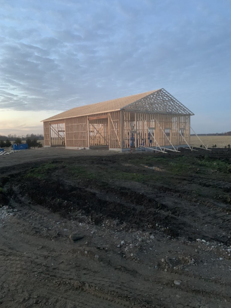 We have an erection. Great weather for framing now to get roof on 😬 before snow again