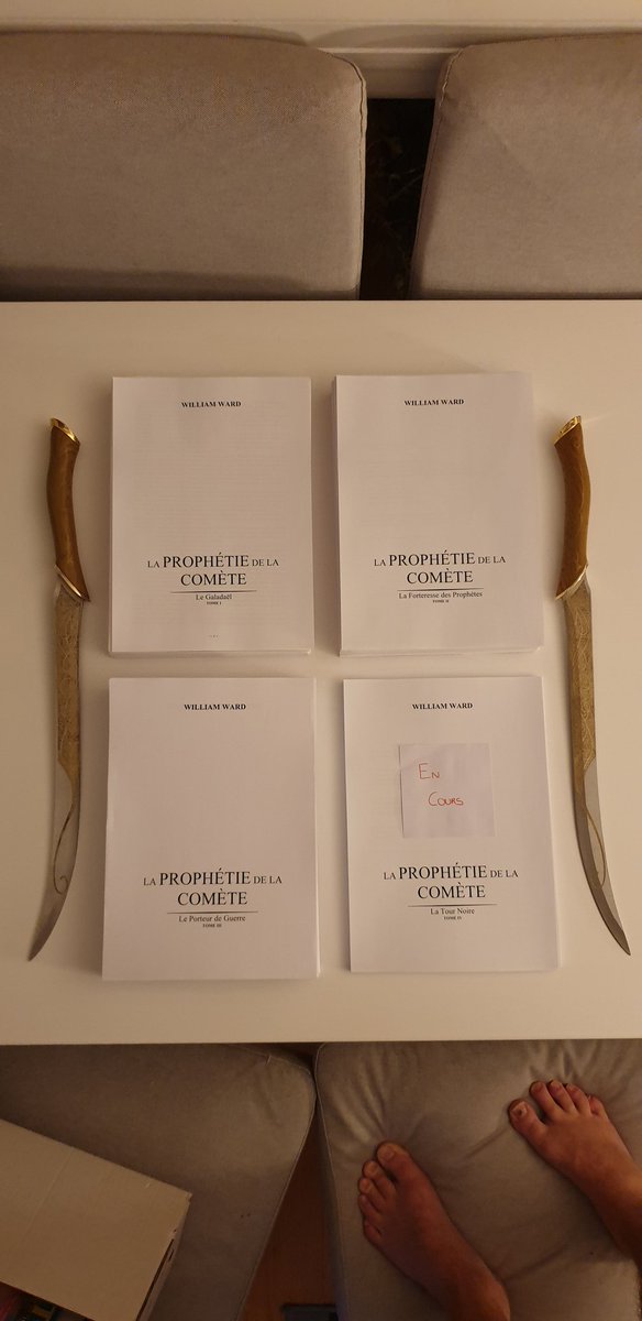 AuteurWard's tweet photo. La saga grandit avec ce quatrième tome en cours d'écriture - les trois autres livres cumulent déjà près de 1800 pages
.
.
#williamwardauteur #williamward #laprophetiedelacomete #highfantasy #fantasy #fantasybook #fantasyart #darkfantasy #bookstagram #roman #romans #saga https://t.co/Dv8c4AFaQG