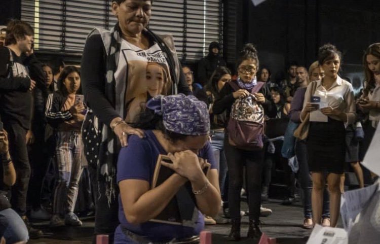sammycigarroa's tweet photo. Vas a tener que ver muy fea tu ciudad por un tiempo para que nunca tengas que ver a tu mamá así. https://t.co/SsP6T8XIax