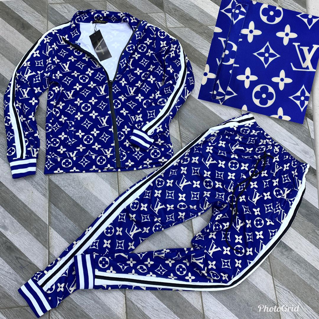 WearsPlug's tweet photo. Mad Designer Track suit set
Sizes : S-XXL
Price : 25000 NGN
Dm to Cop !!!
#gloryosei #TuesdayThoughts #NotInMyLagos #TuesdayMotivation #AfricaIsProudOfMercyEke #ChampionsLeague #UltimateLoveNaija #calltobar2019 #KPMGDigitalSummit2019 #YearOfReturn #futa #rapperholic2019 https://t.co/yU0hyvHyKw