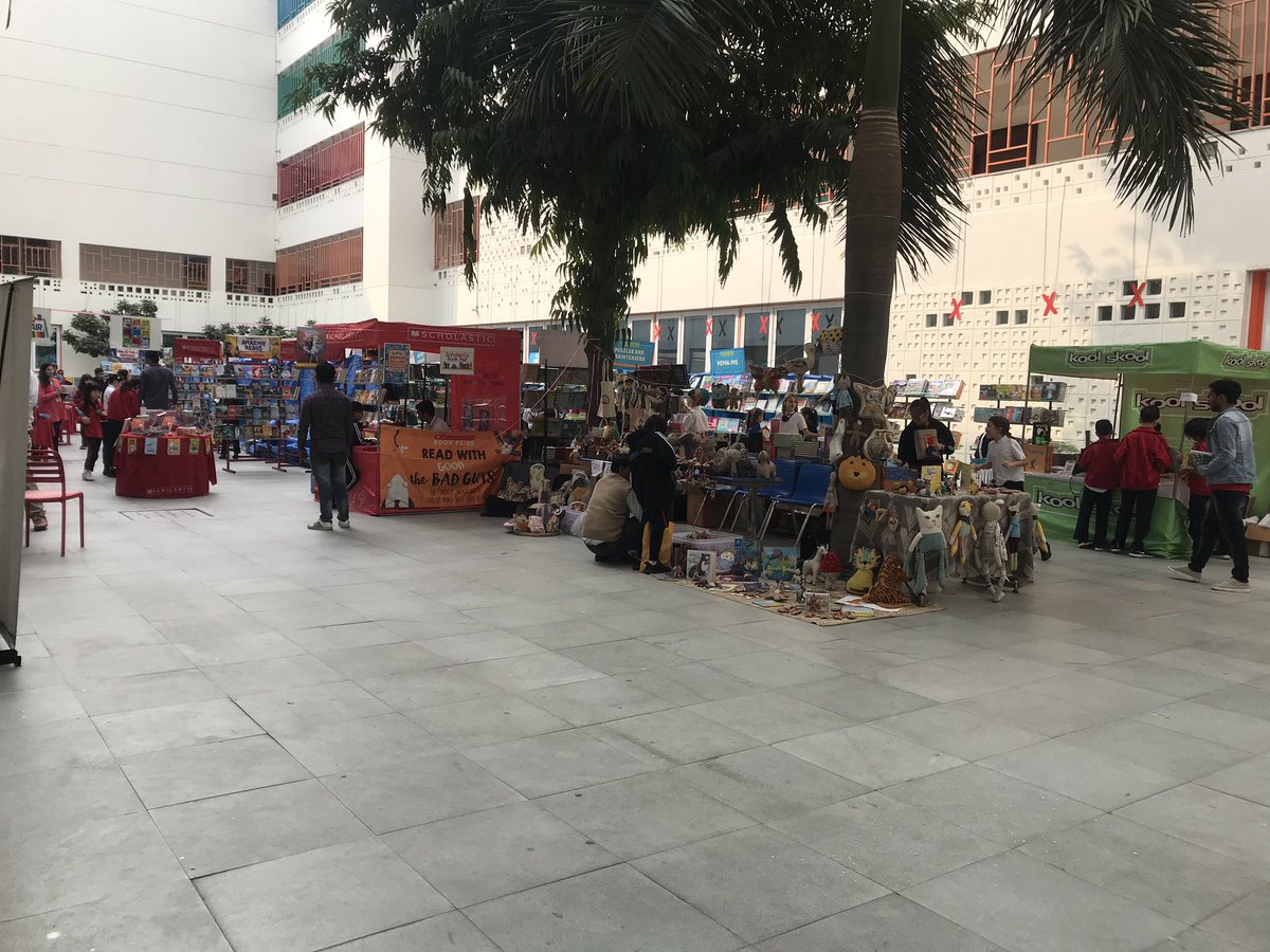 ArushiM06's tweet photo. #TBSDelhi courtyard is buzzing with book talks and excitement!
#BookWeek2016 #loseyourselfinabook #theweekisbooked https://t.co/eUrjq1zn44