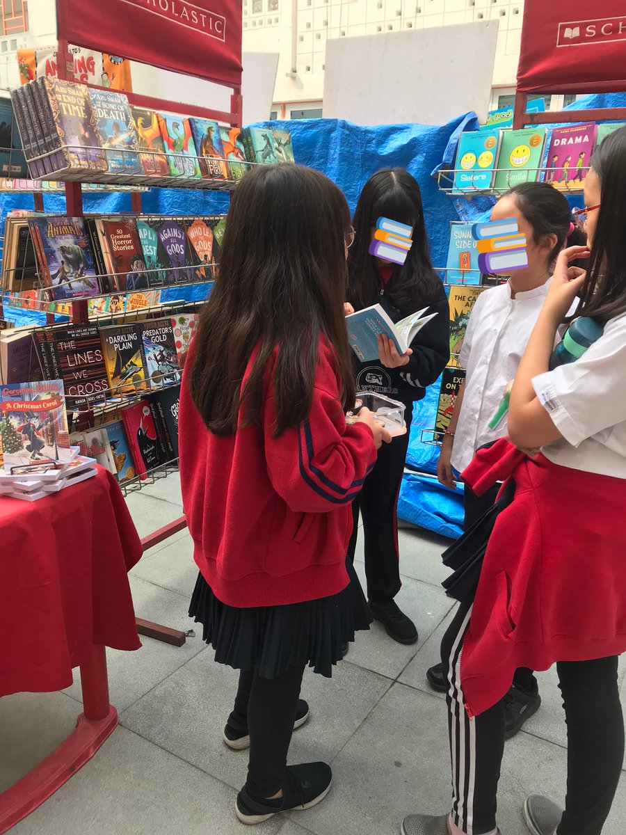 ArushiM06's tweet photo. #TBSDelhi courtyard is buzzing with book talks and excitement!
#BookWeek2016 #loseyourselfinabook #theweekisbooked https://t.co/eUrjq1zn44