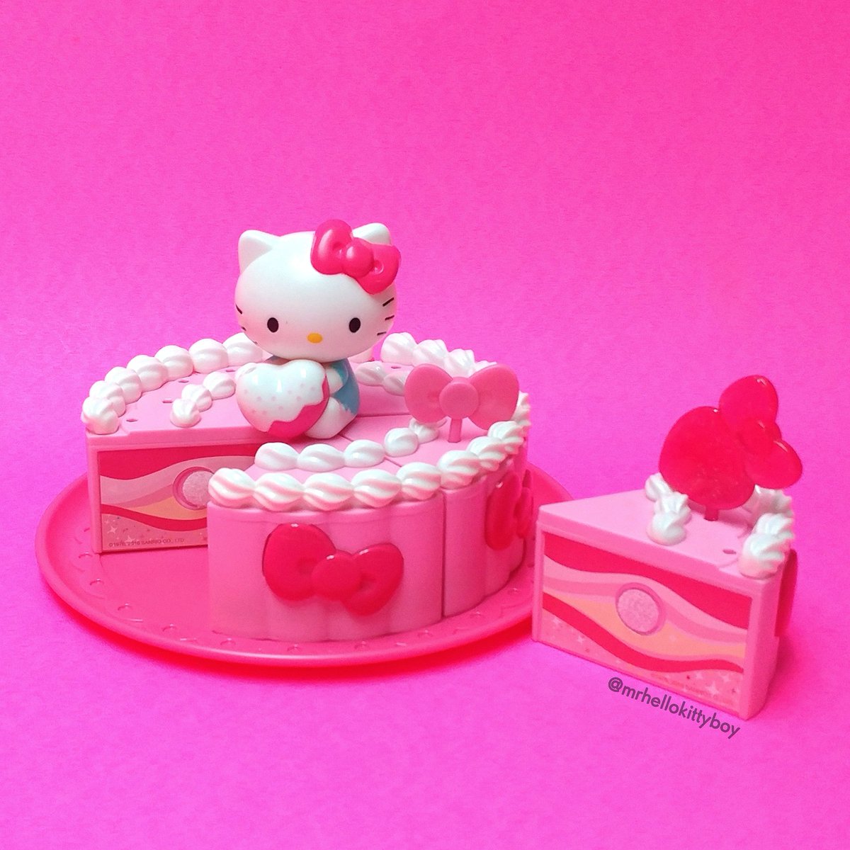 🍰🍰🍰💖 Happy #NationalCakeDay one of my Favorite Days Since I really love Cake! This #HelloKitty Cake Playset is So Cute! and looks So Yummy, I'm almost tempted to take a Bite! 🍰💖 #Sanrio #HelloKittyCake #Cake #hellokittyfoodie #hellokittytoy #hellokittyfan #ilovehellokitty
