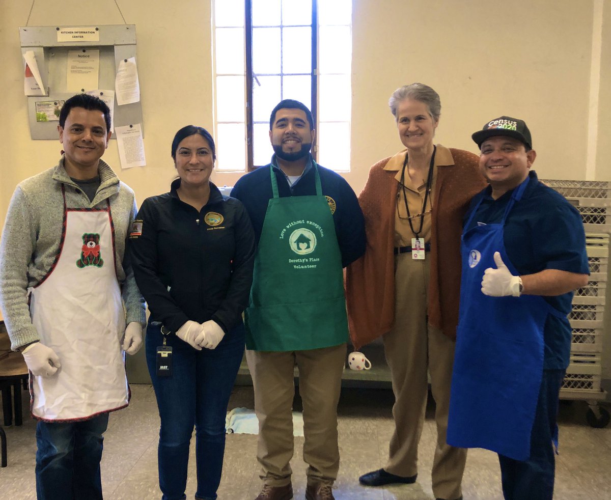 SupervisorAlejo's tweet photo. #TeamAlejo & #JoaquinPacheco came to serve lunch to our homeless residents at Dorothy's Place in Salinas’ Chinatown. We volunteer every year & encourage residents to volunteer also or donate food/funding to them. BY THE GRACE OF GOD GO I 🙏#LovingSalinas🏠 #FightForThePoor✊🏽 https://t.co/Nl1jr2kb0z