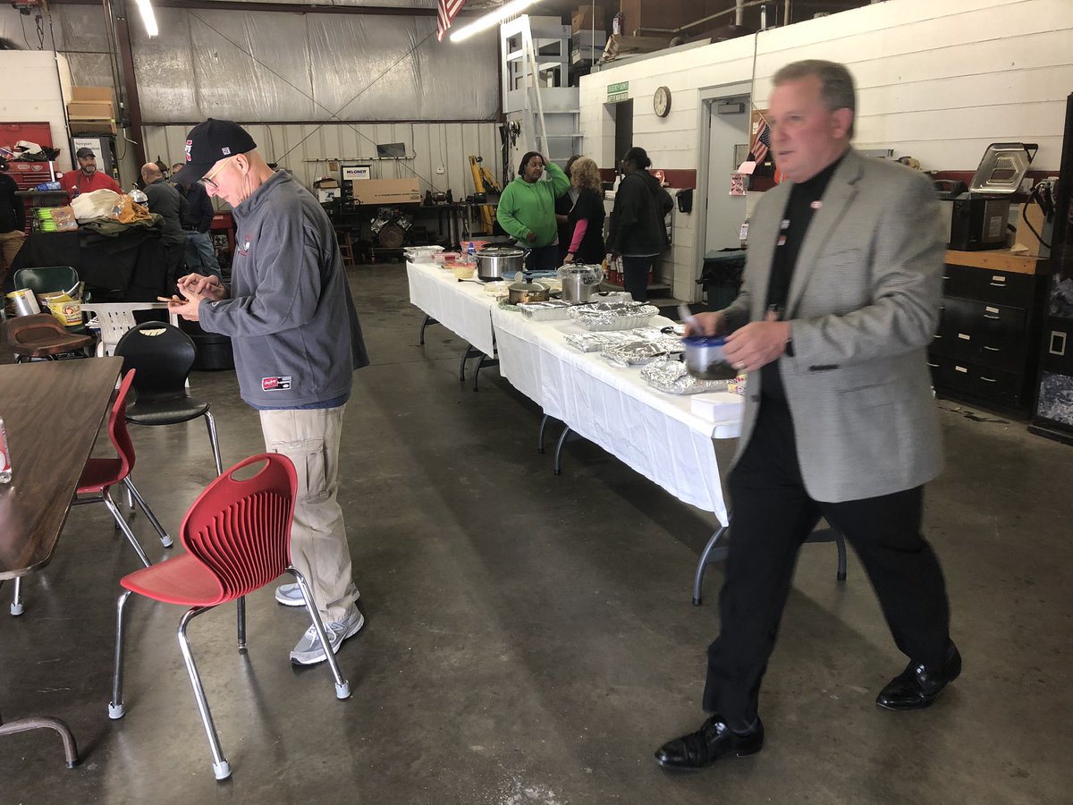 tim_wildcats's tweet photo. Annual facilities Thanksgiving lunch at the bus lot with Newport bus drivers, monitors, and maintenance. Mr. Middleton always makes it down for lunch. Great food and great people. https://t.co/la5m95lzeA
