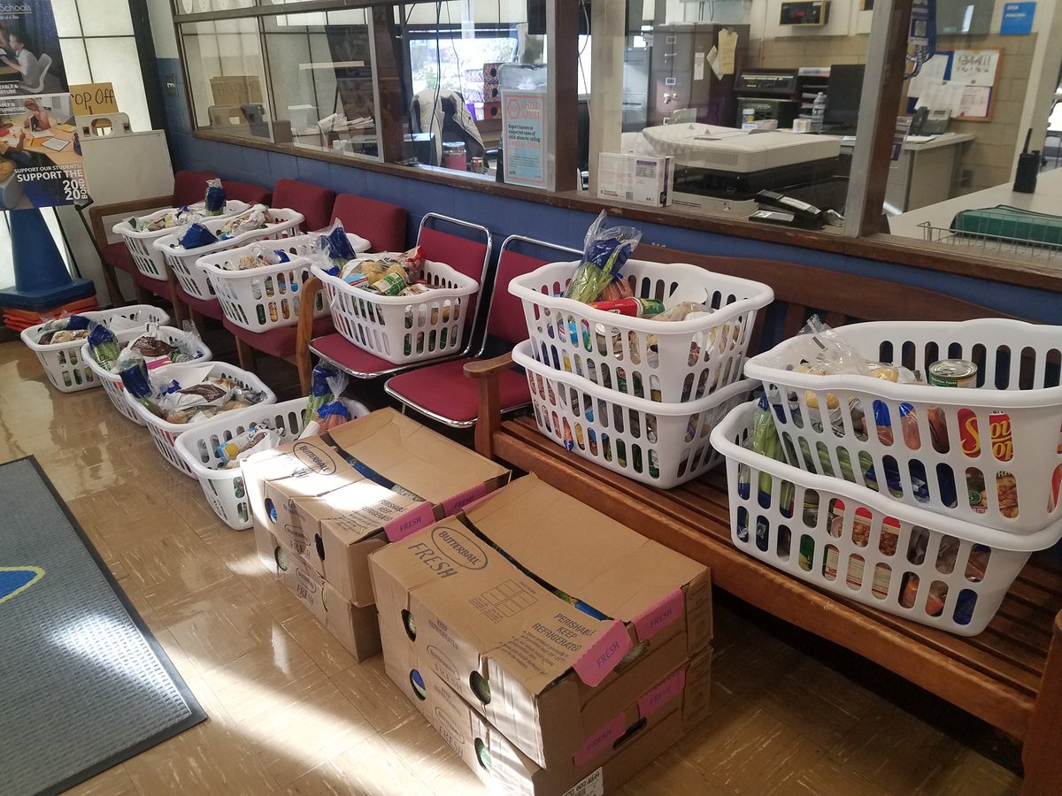 cherisacco4's tweet photo. Stadium gives back. Students donated over 1500 cans for local families. We also also grateful for our generous community partners who adopt us and support Stadium! @CranstonSchools #stadiumsharks https://t.co/DPTapvB89V