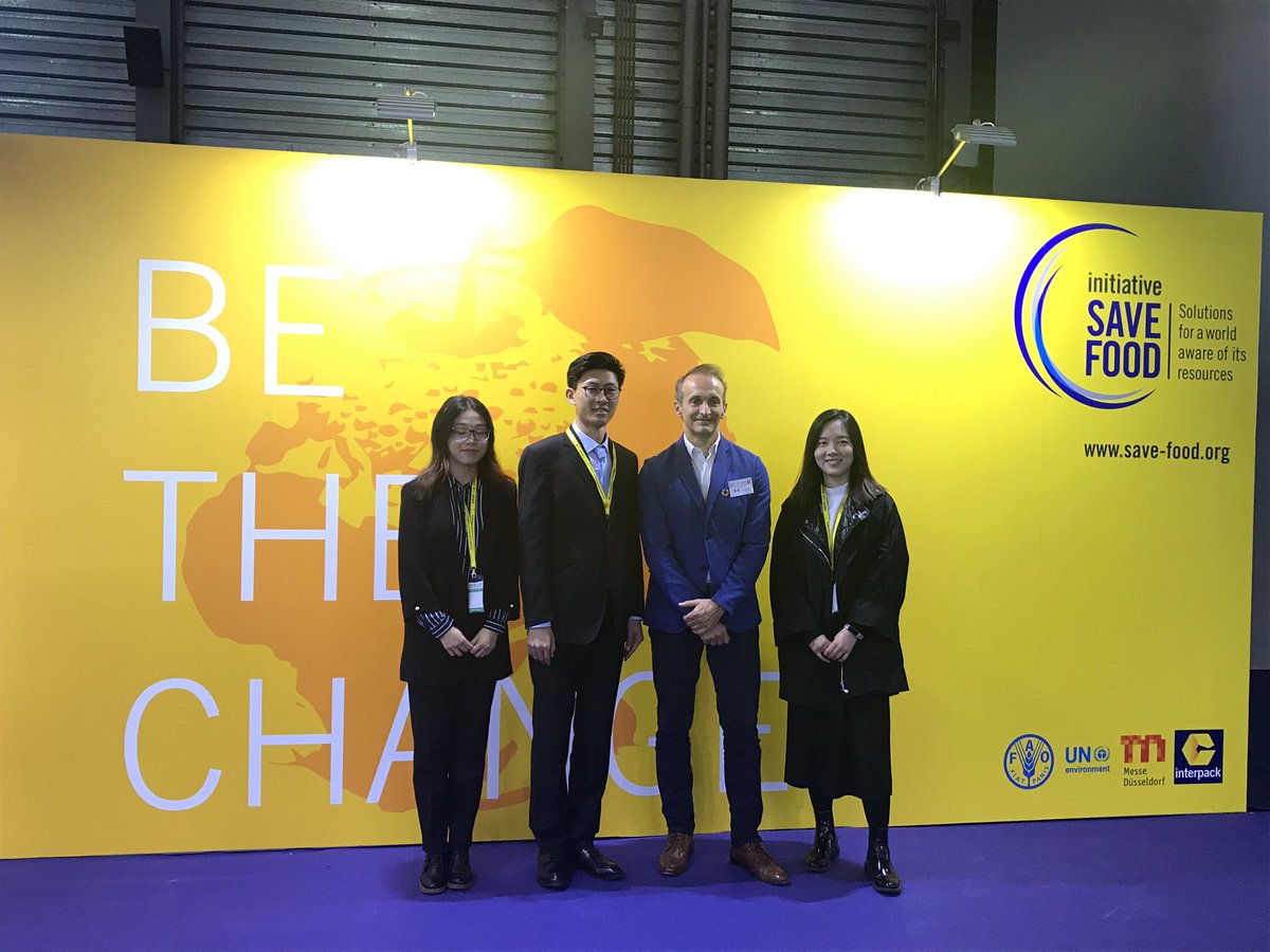 MartinVncnt's tweet photo. Be the change you want to see in the world! Attending the Save Food conference in #Shanghai organized jointly with Messe Düsseldorf #PackagingIndustry with #Food4Life, the winners of our Hackathon who presented their apps #blockchain #innovation #IoT @FAOAsiaPacific https://t.co/weMtMGEjRi