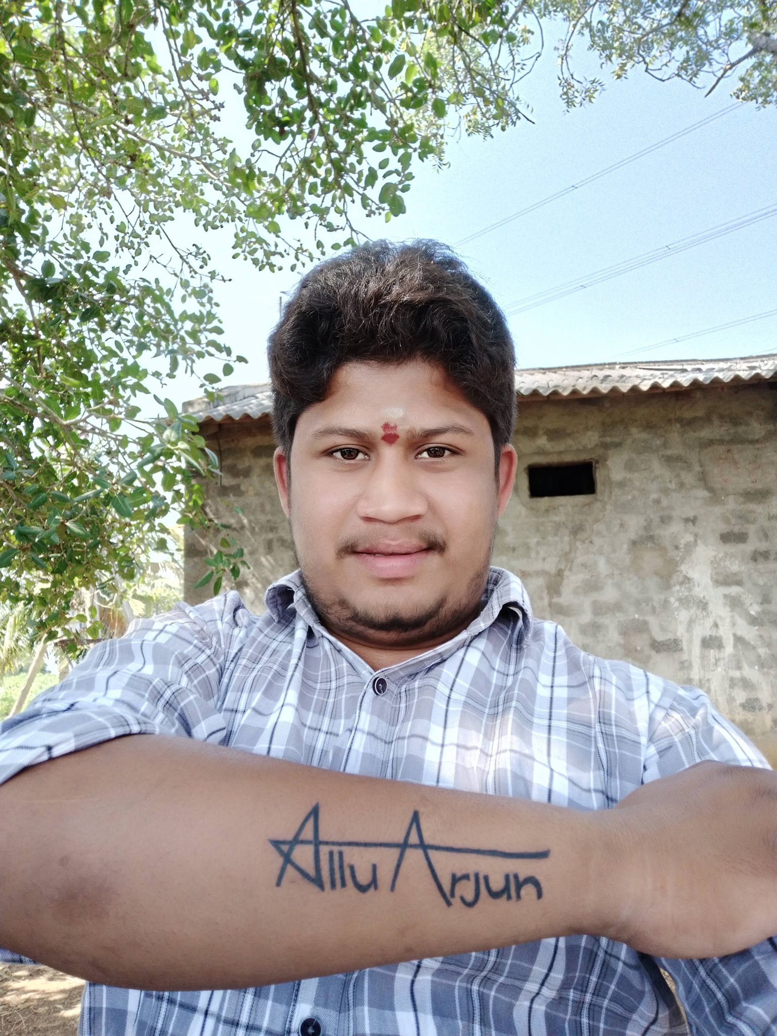 Uživatel Ajay Arjun-Tuni na Twitteru: „Allu Arjun annaya name permanent  Tattoo on my hand We love bunny Anna Jai Bunny Annaya  #DecadeForMemorableAarya2 /gktUAKNWrN“ / Twitter