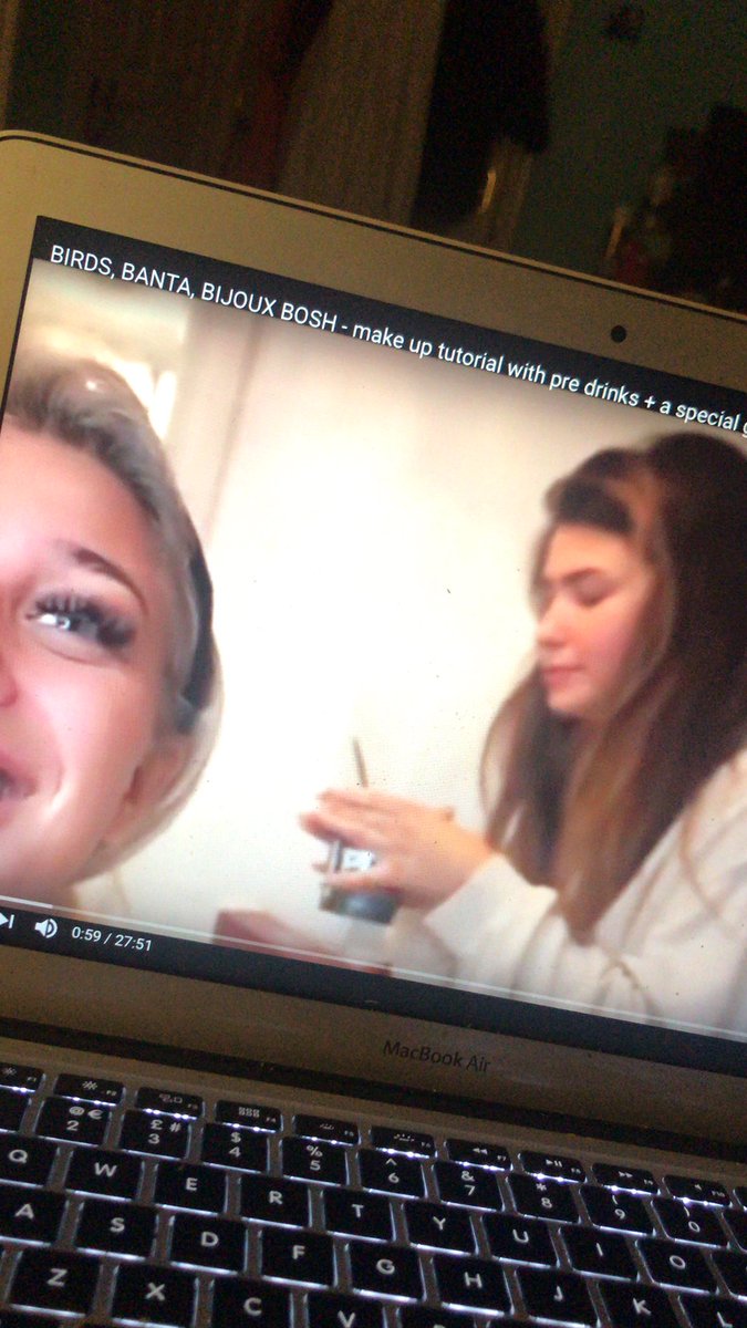 molly_sealy's tweet photo. @bethan_kershaw1 legit my new fave YouTuber @tchuung1 eating noodles in the background #noodlegirl loveeeee ittttt 😂❤️ https://t.co/TC56Ha7x91