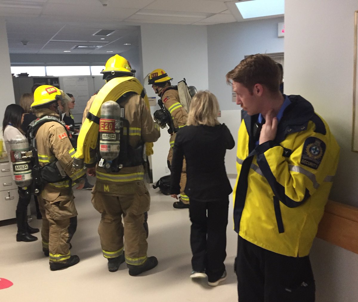 CherieSerieska's tweet photo. System Integration simulation RGH Code Red MRI. Multiple #AHS stakeholders w/ CFD. Outcomes: activation, control/evacuation, scene/pt safety, inter-team handover, quench and fire procedures. ⁦@AHS_eSIM⁩ ⁦@AHS_Innovates⁩ ⁦@MiretteDube⁩ ⁦@feedback_is_key⁩ https://t.co/dpwgXFsqqb
