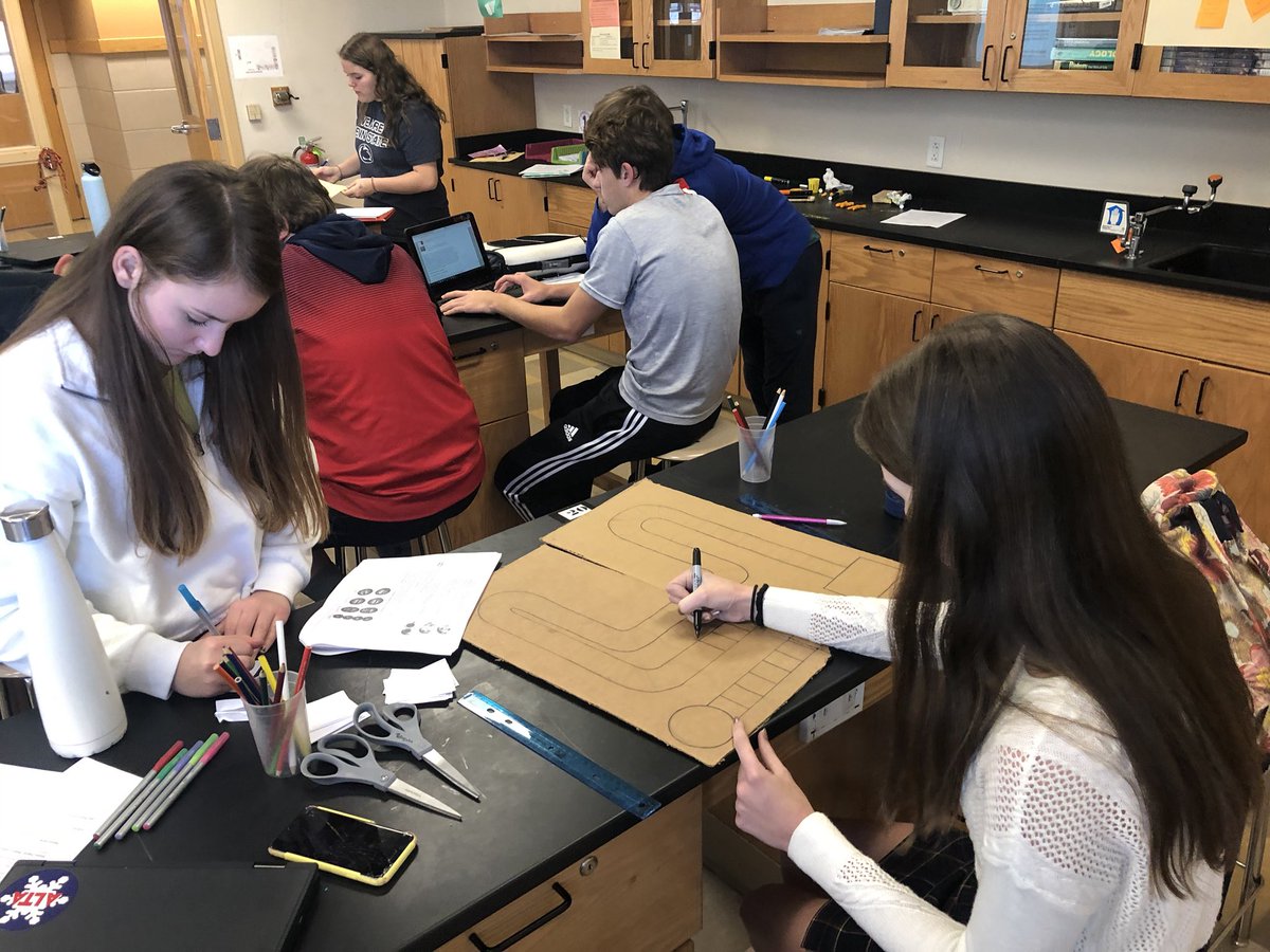 KelleyPeloquin's tweet image. Short week spent working on meiosis choice projects. The room was filled with stop motion, children’s books, board games and more! They loved the freedom to create, I loved how hard they worked! Stay tuned for final products!  #cbsdscience #biobrains