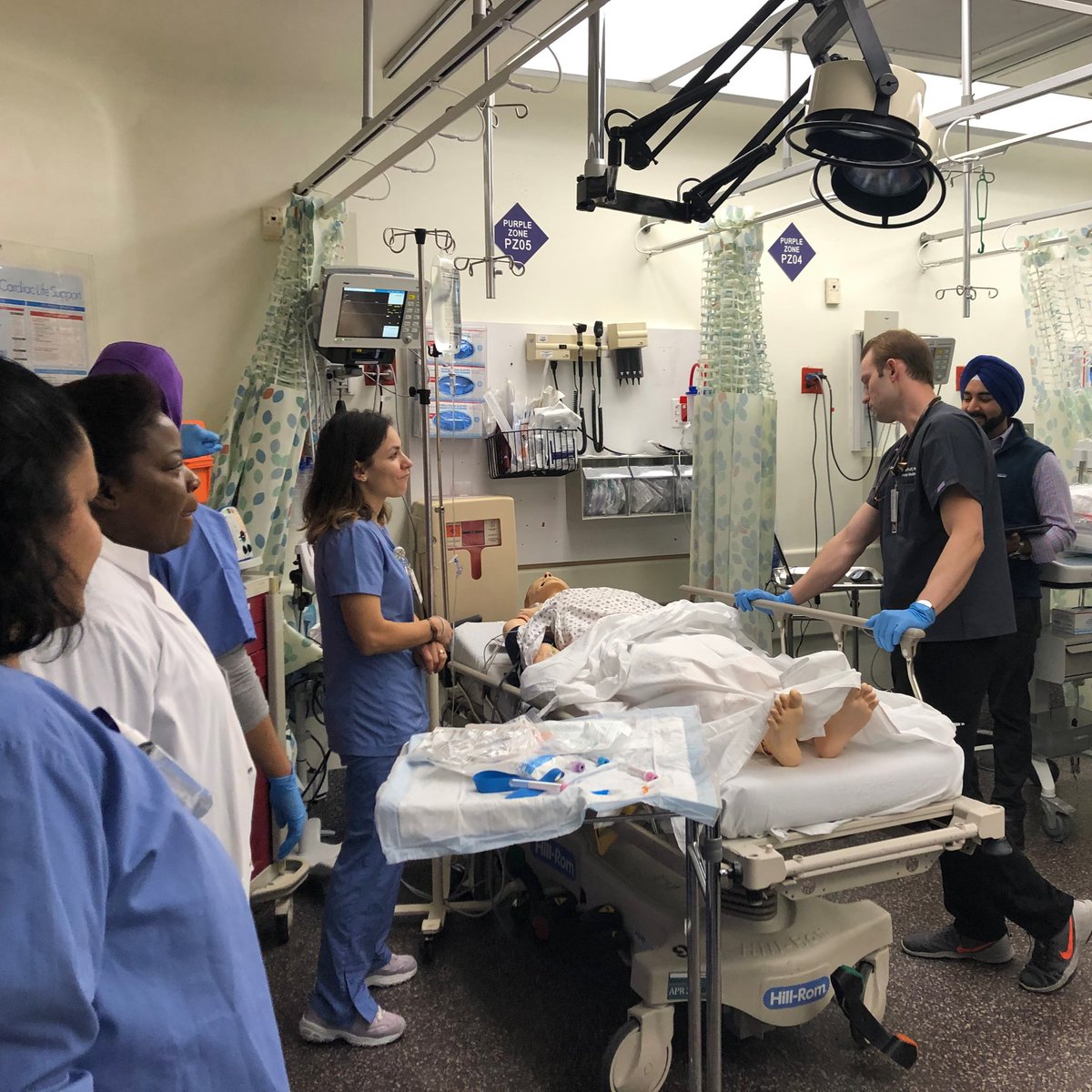 MSingh_MD's tweet image. Driving our monthly ED #InSituSimulation at @NYCHealthSystem #NorthCentralBronx #YoungFemale #Syncope #Hypotensive #WhatsTheBetaHCG #Shock #BelmontRapidInfuser @POCUS_Society #RUQFastView #HealthSIMNYC #SimulationSavesLives @laerdalmedical @BelmontInst