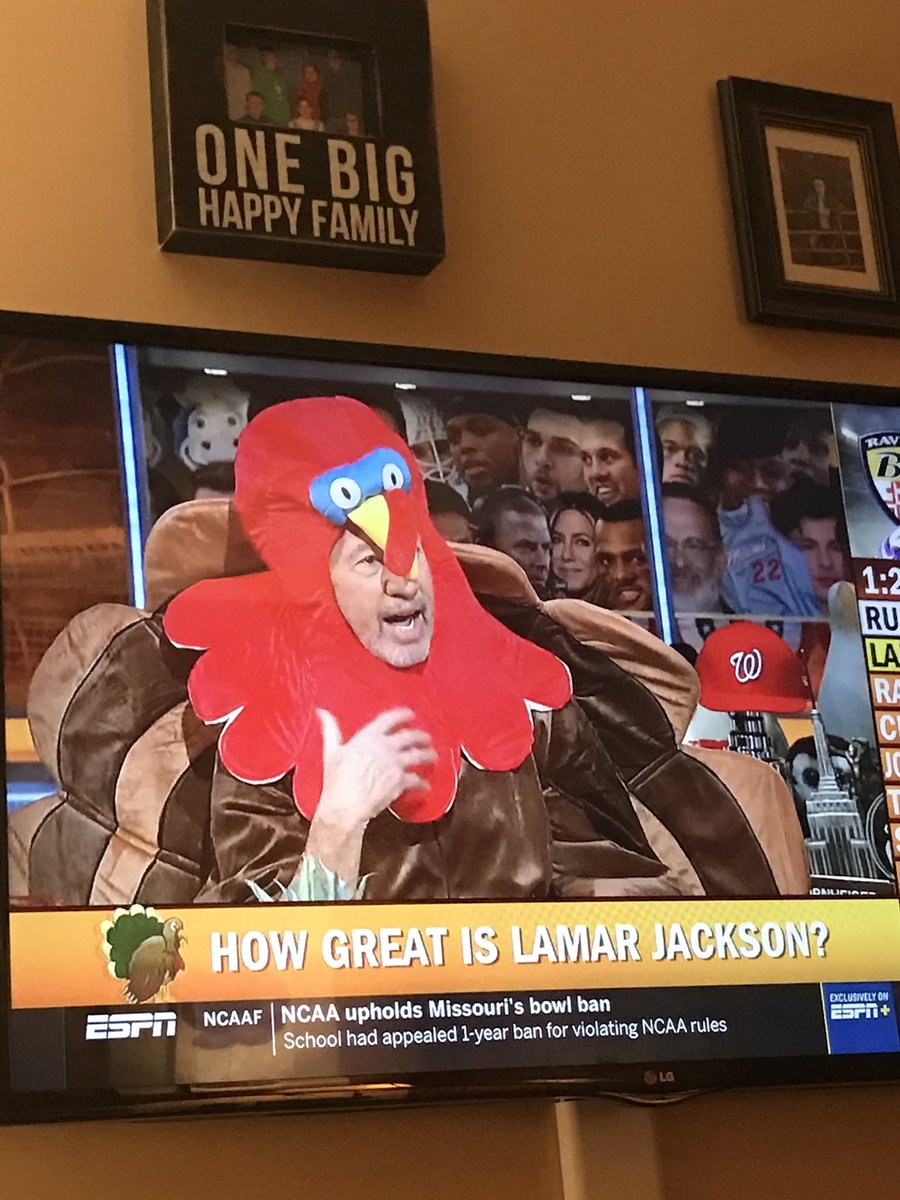 BoydE8646's tweet photo. #pardontheinteruption Hey! Couldn’t you have Tony dress up on holidays. That would be hilarious. https://t.co/ZxzbkKSJ9e